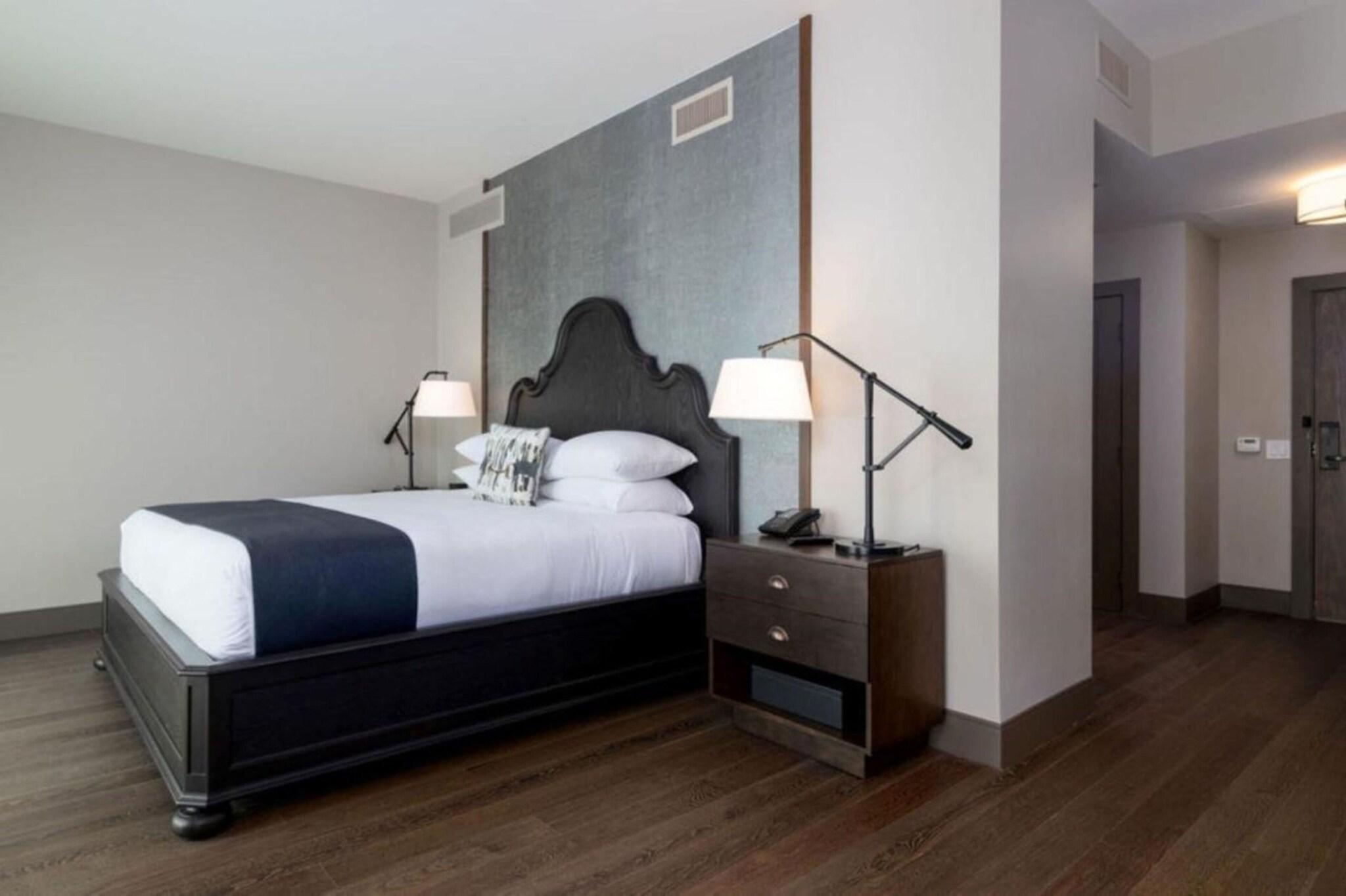 Junior Suite Accessible King Size Bed