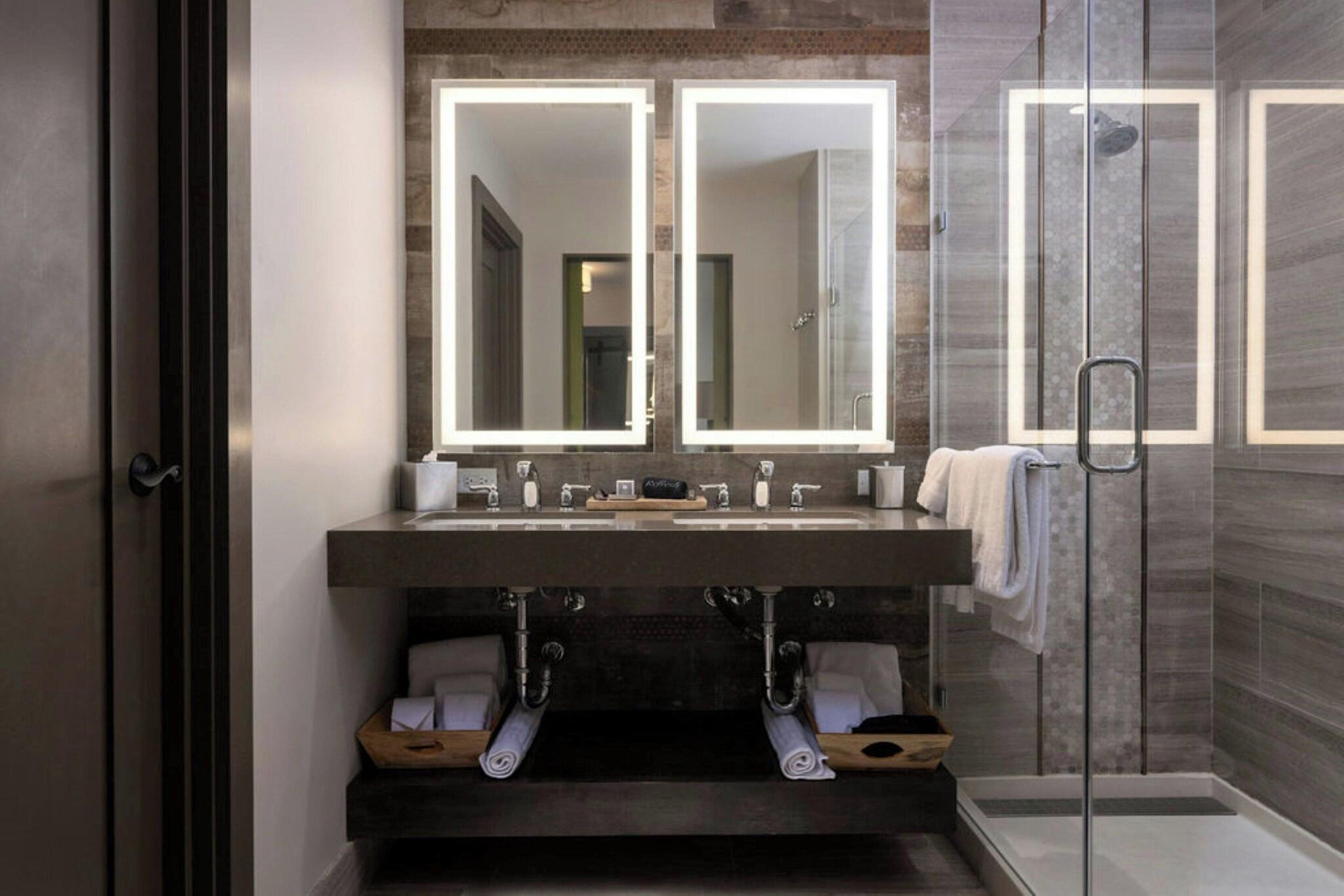 Junior Suite King Size Bed