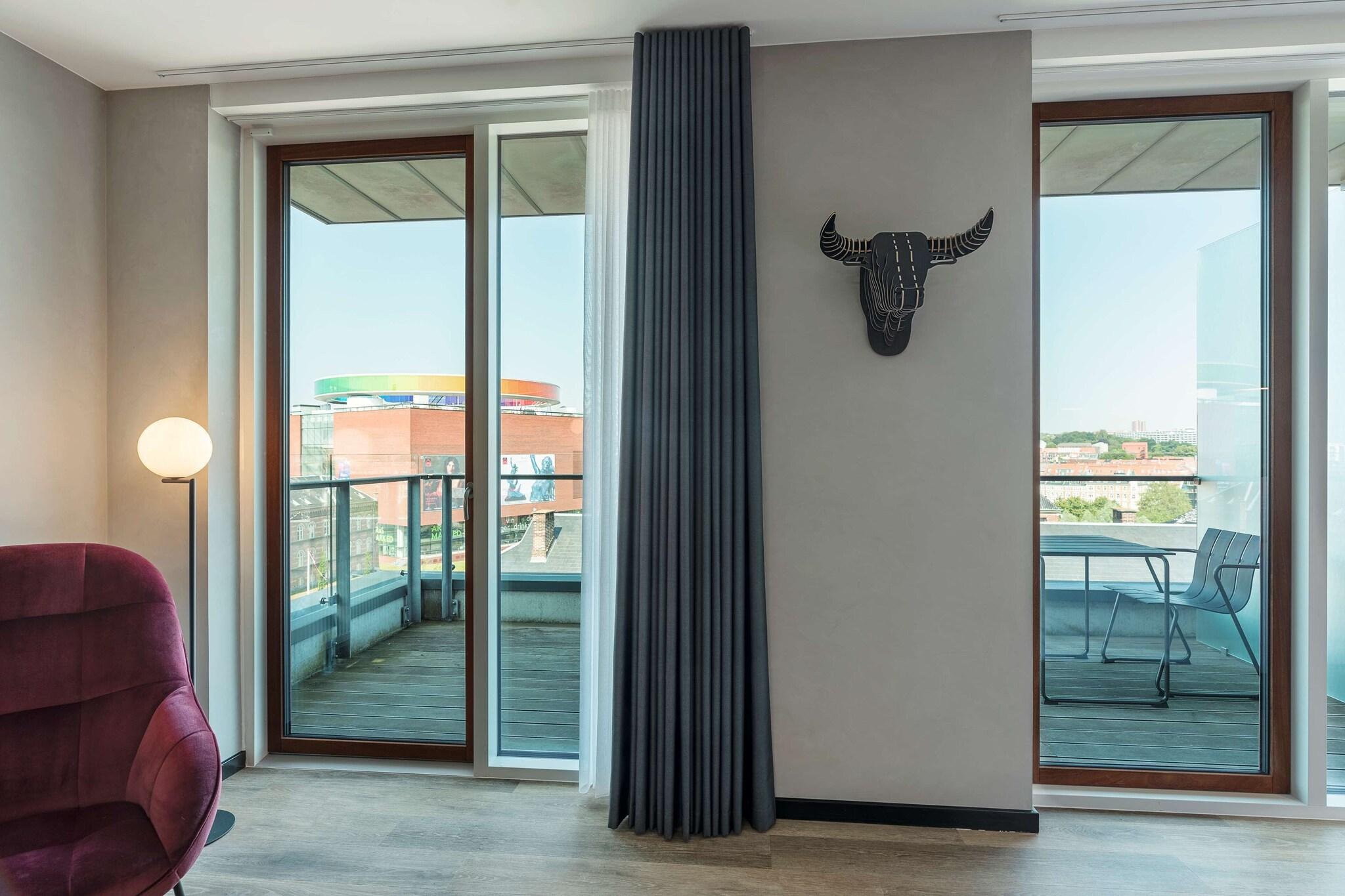 Suite City View King Bed