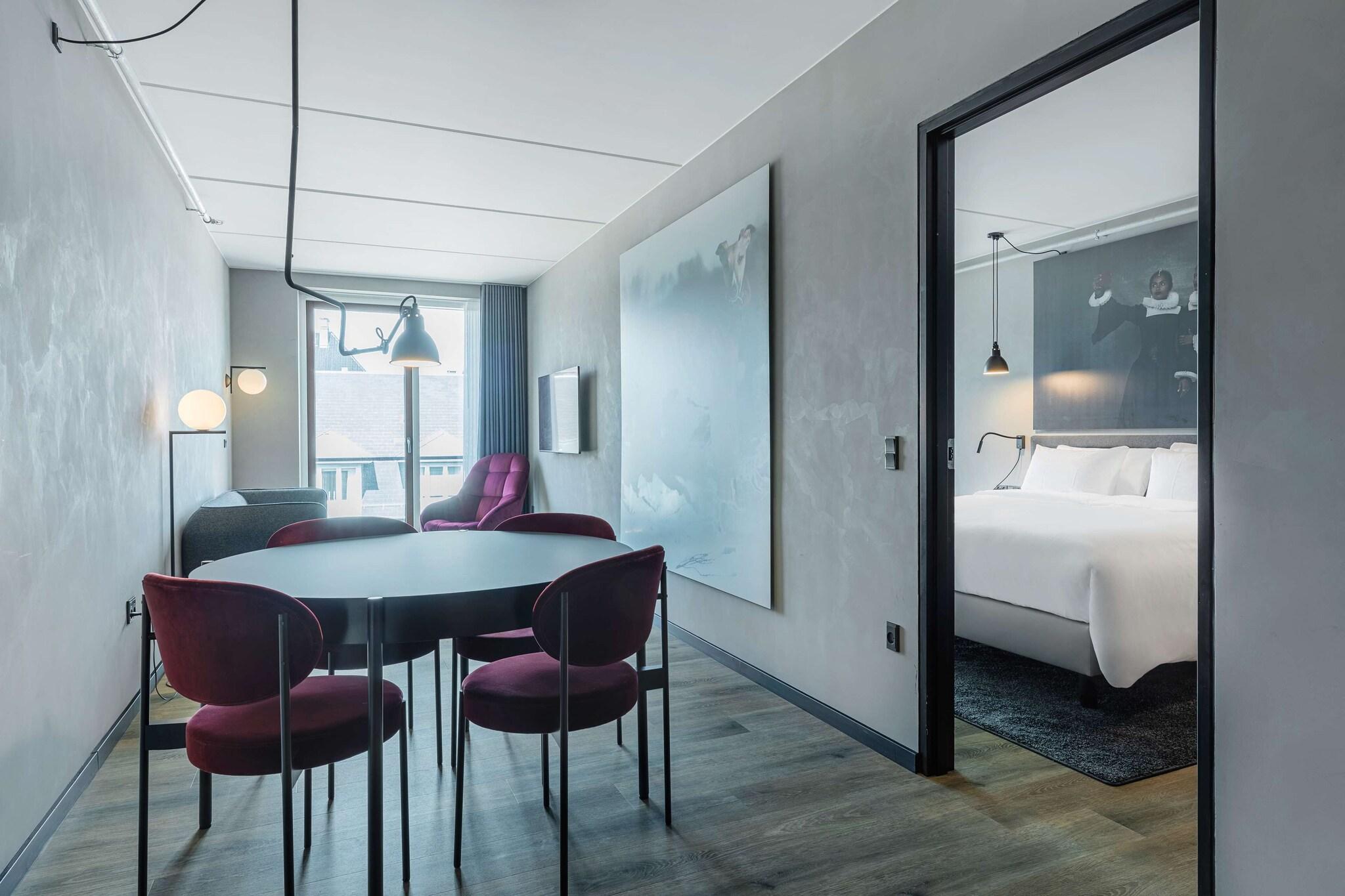 Suite City View King Bed