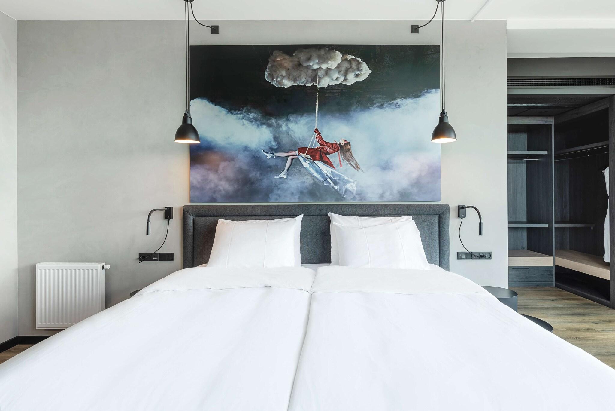 Suite City View King Bed