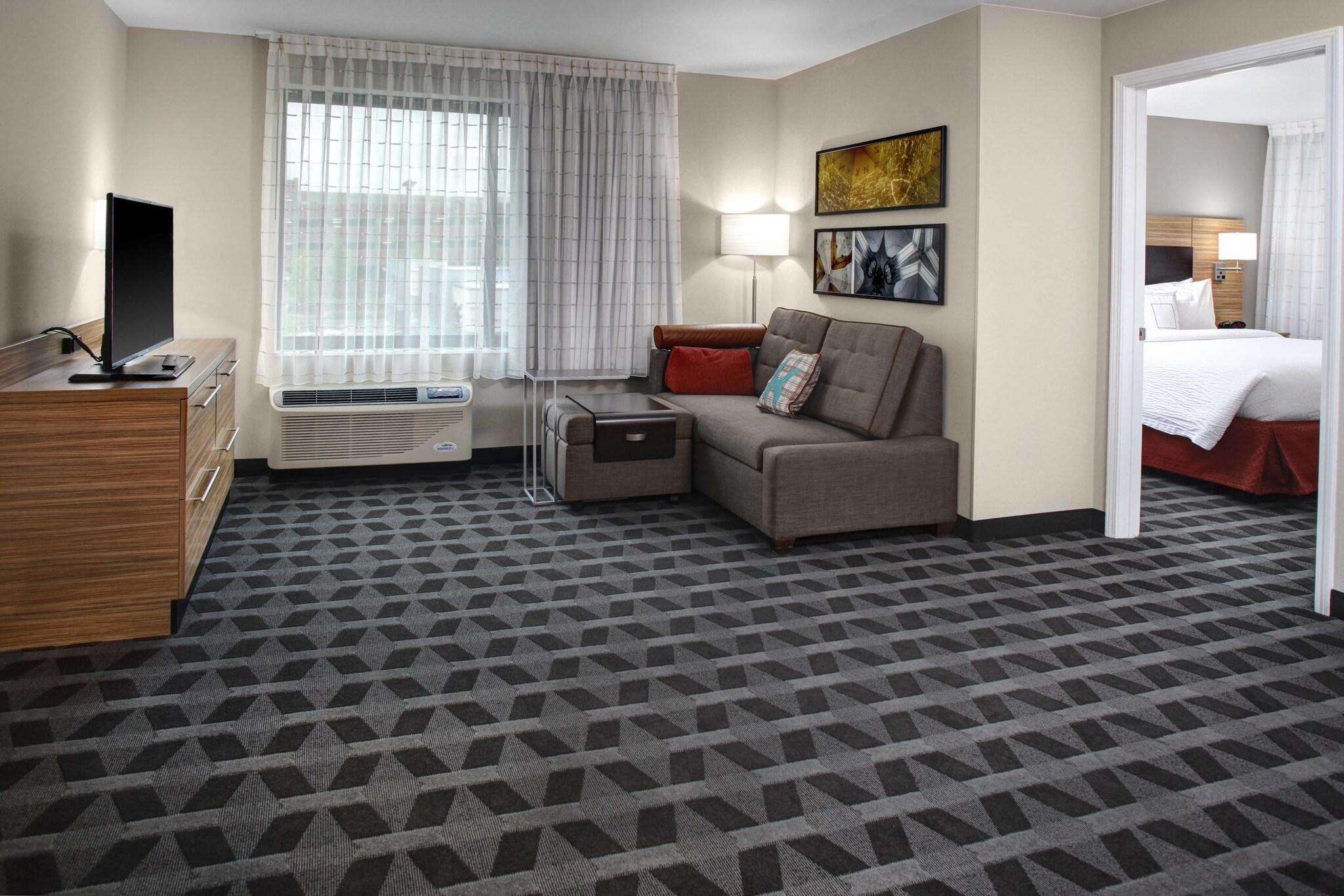 Studio Two Queen Beds