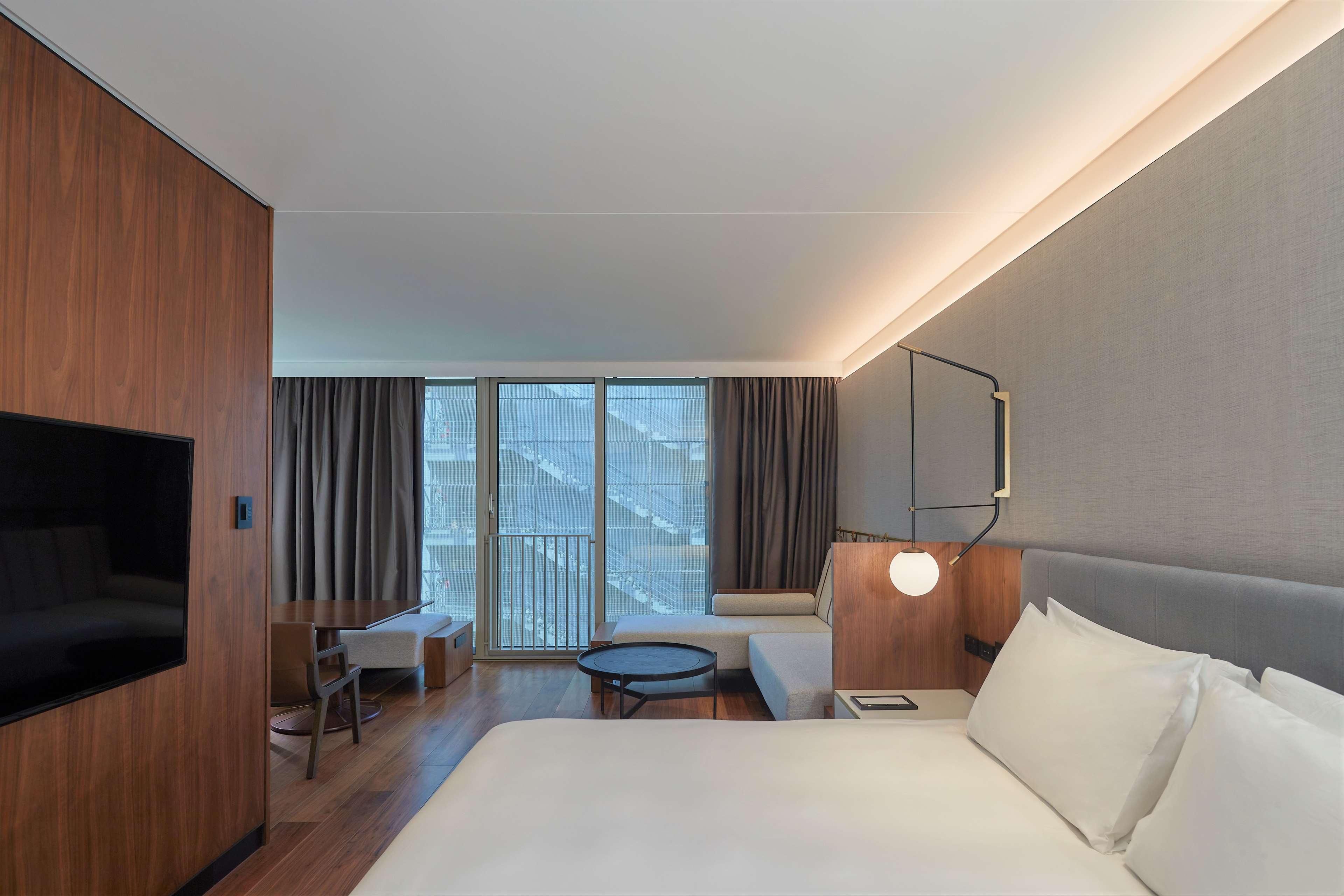 Double Deluxe King Bed