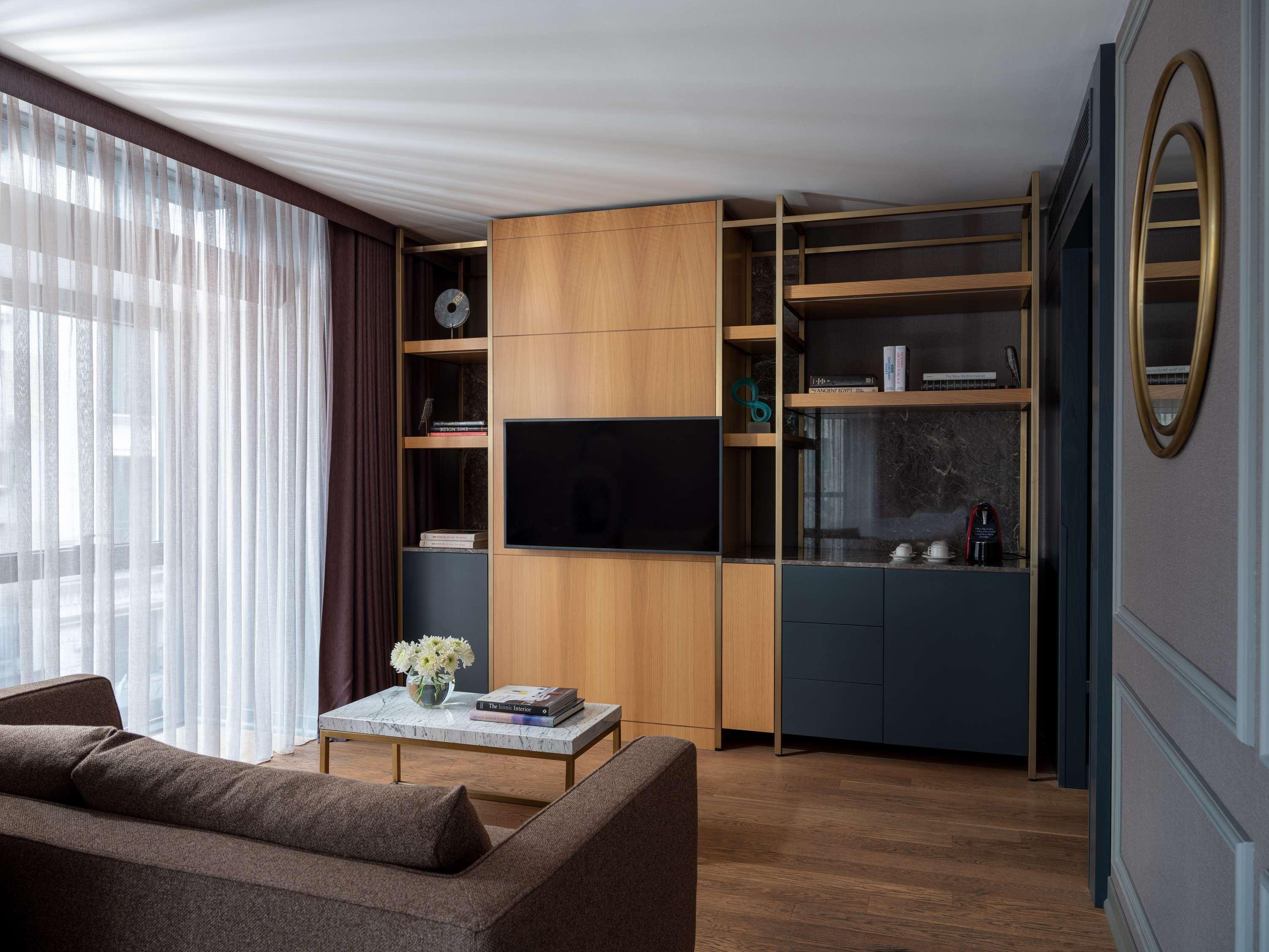 Junior Suite King Size Bed