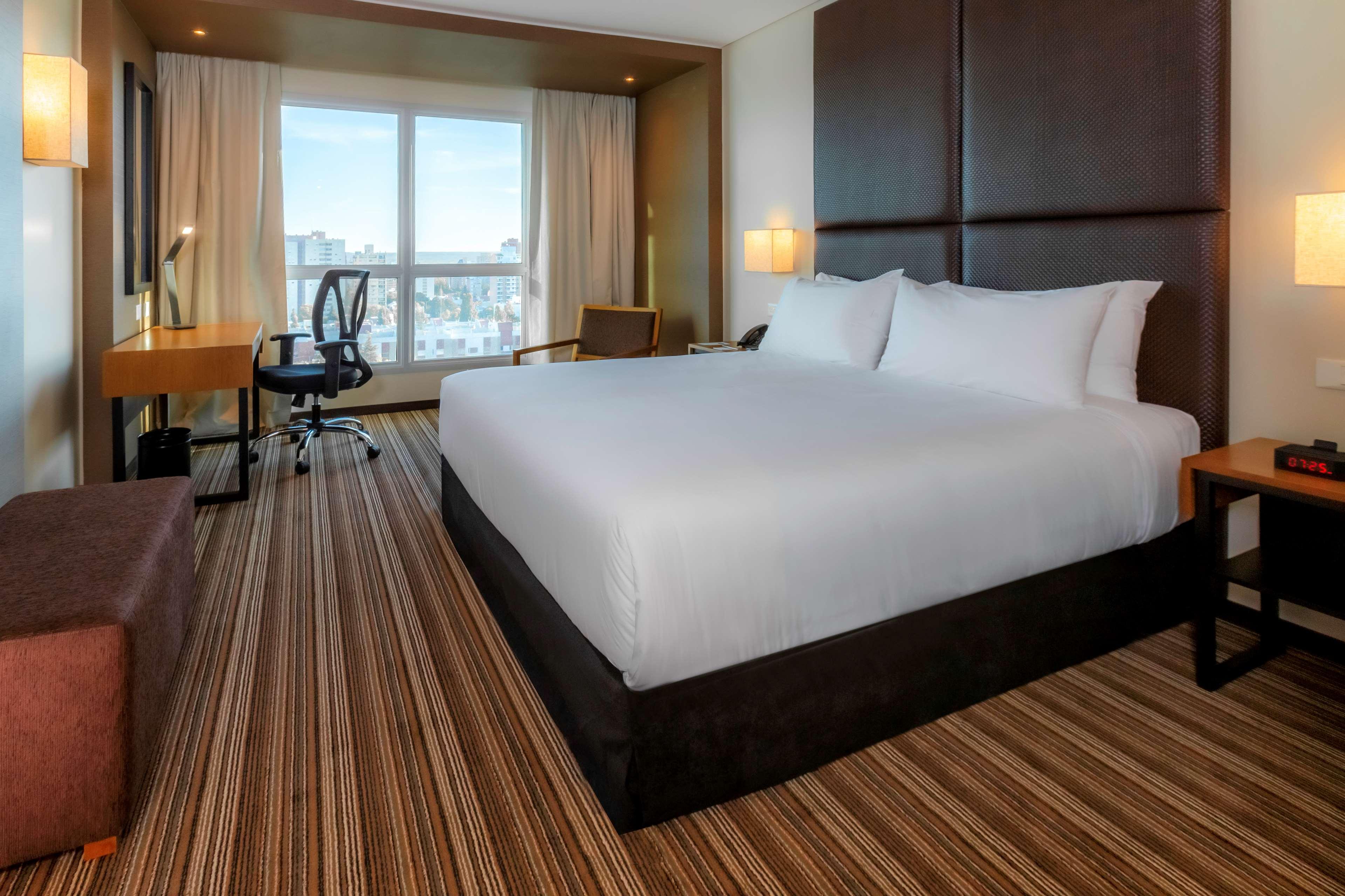 Room City View Queen Bed