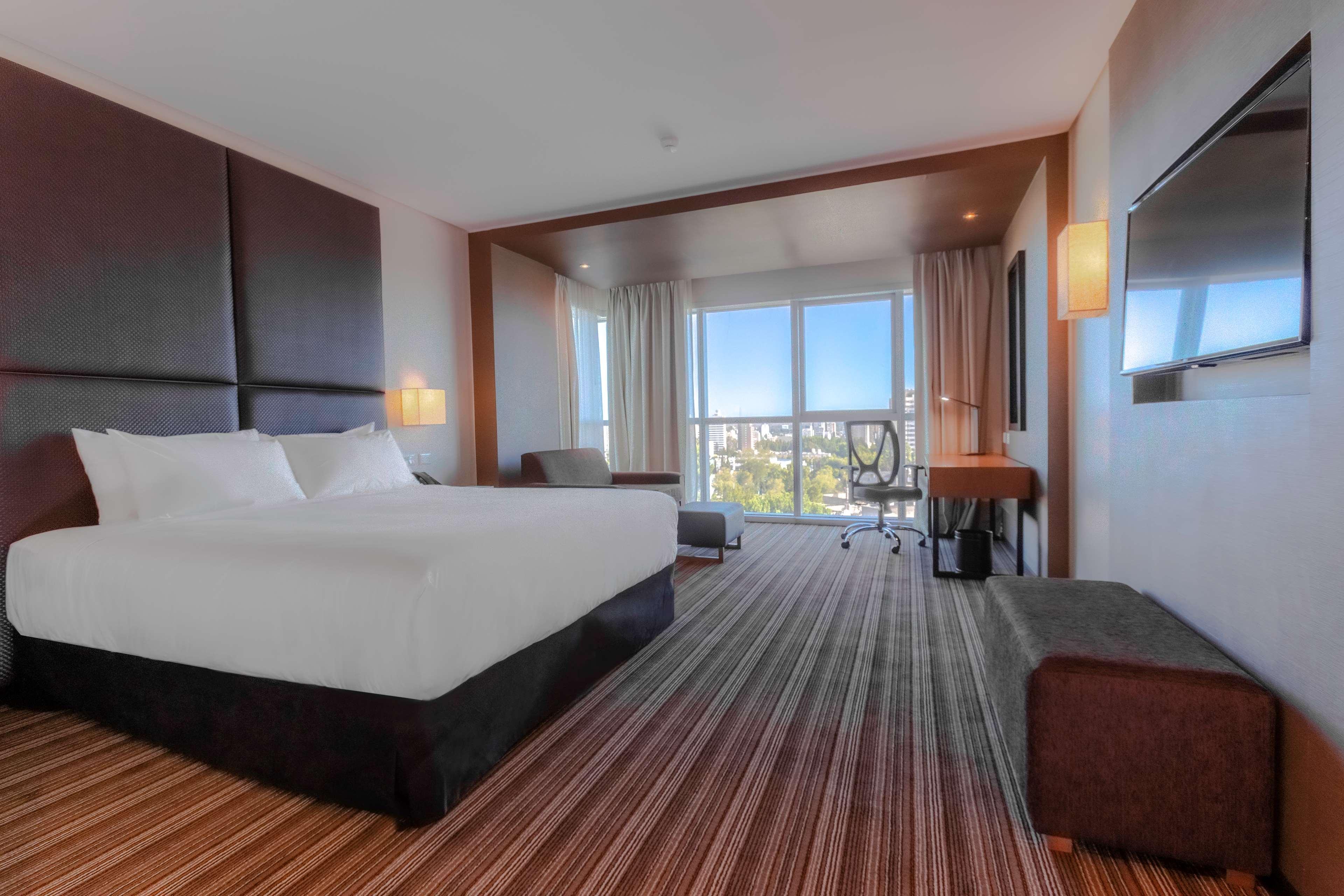 Suite City View King Bed