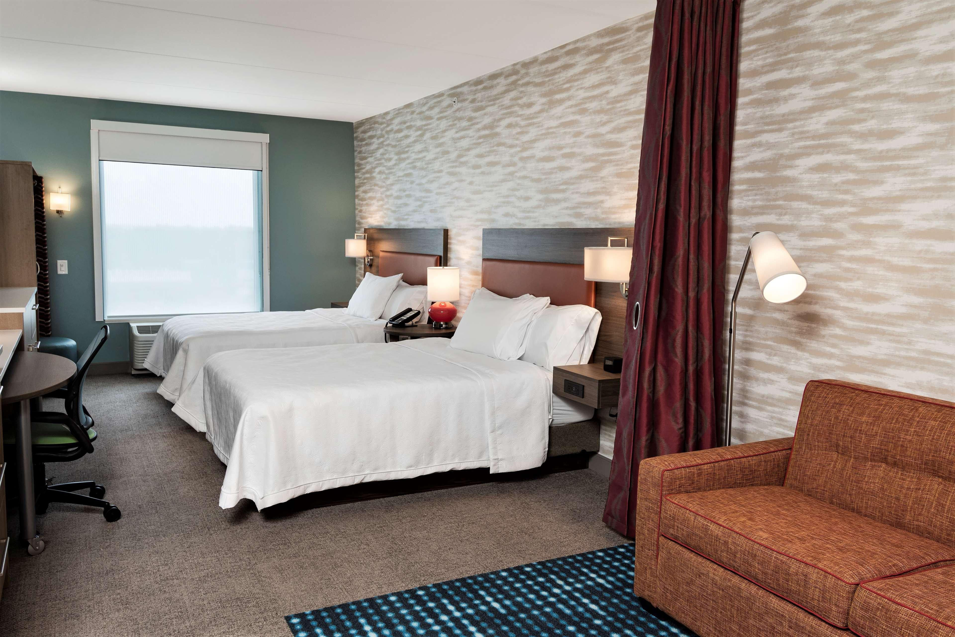 Studio Two Queen Beds