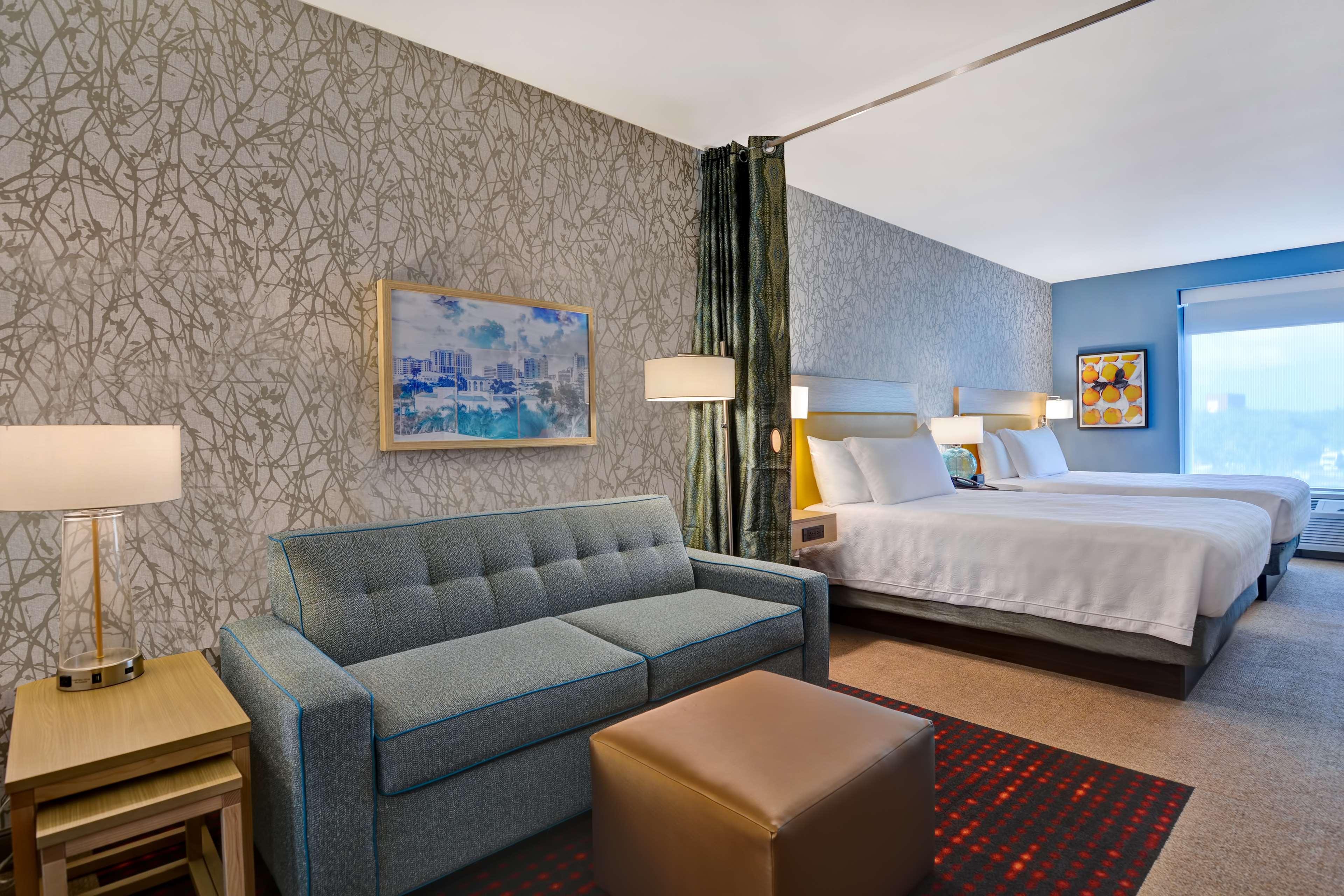 Studio Two Queen Beds