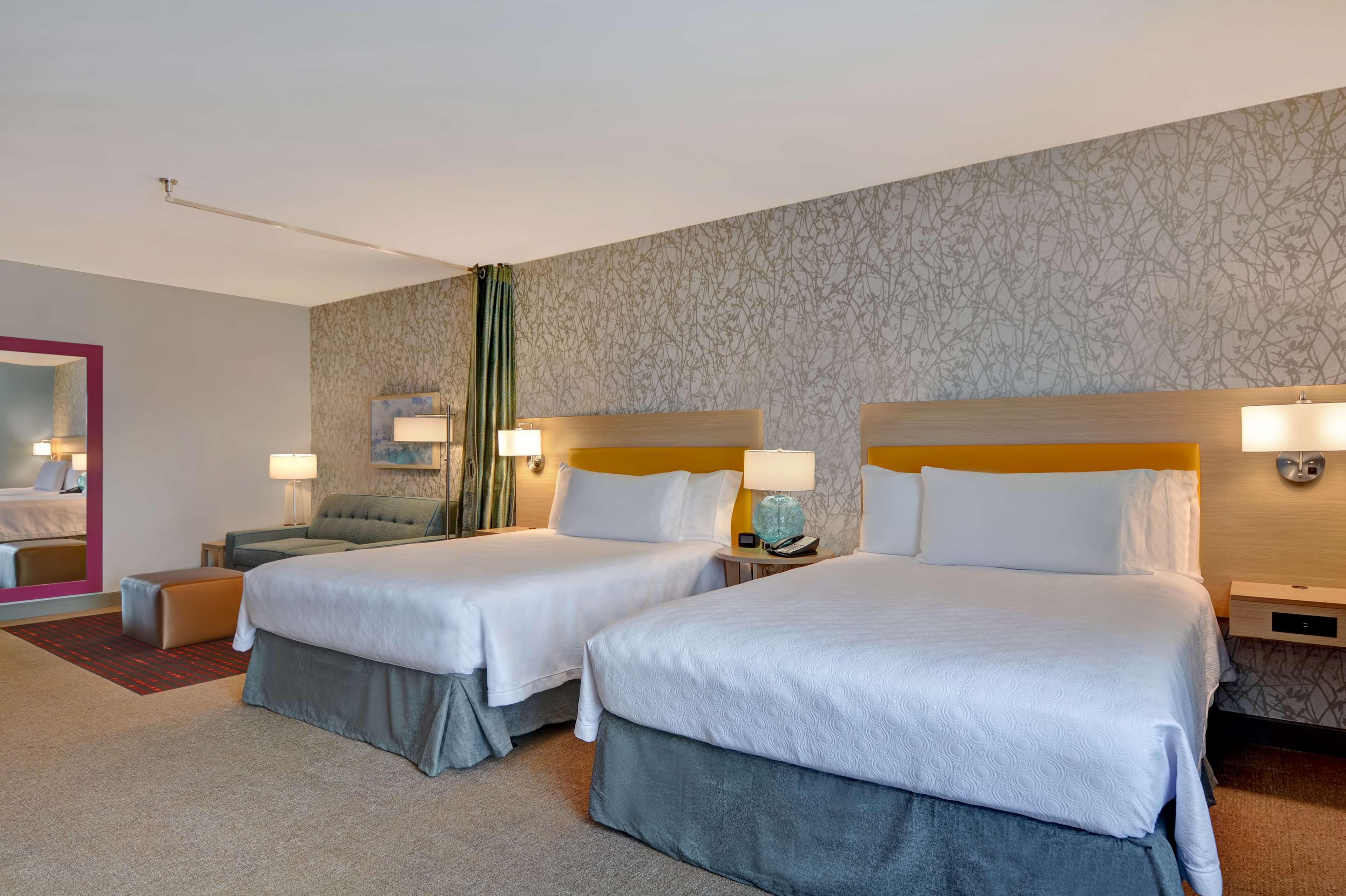 Studio Two Queen Beds Non Smoking