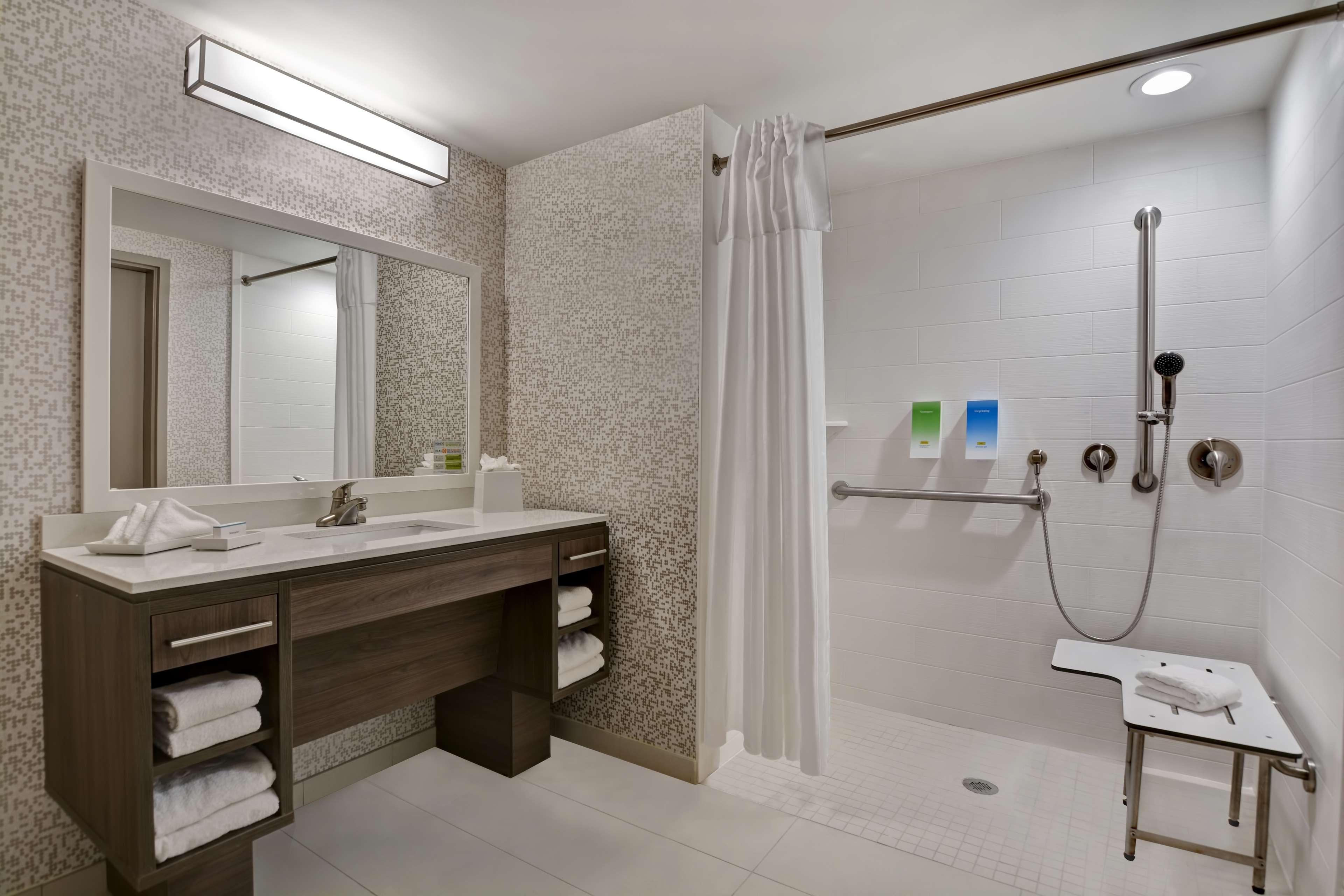 Studio Two Queen Beds