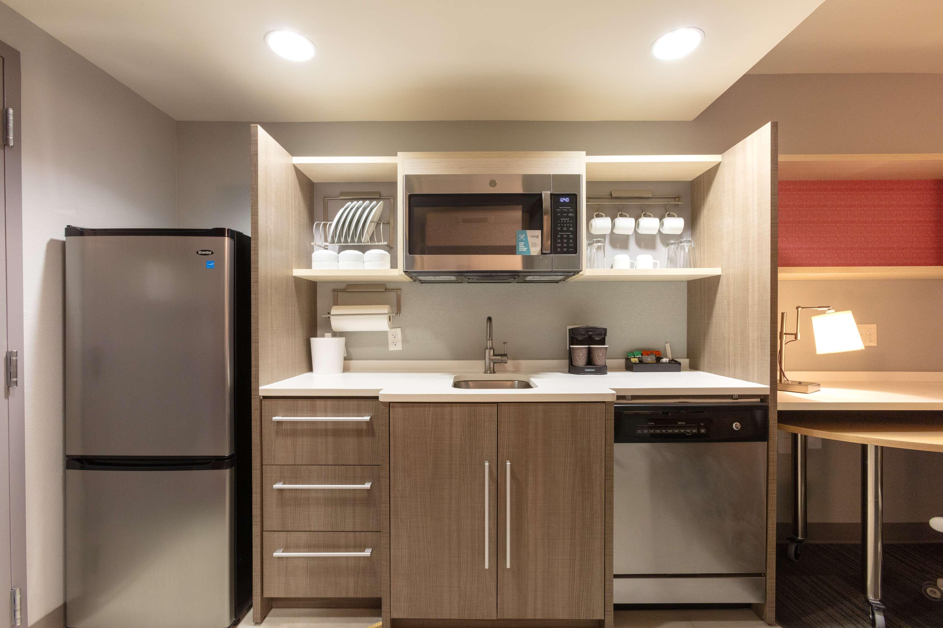 Studio Two Queen Beds