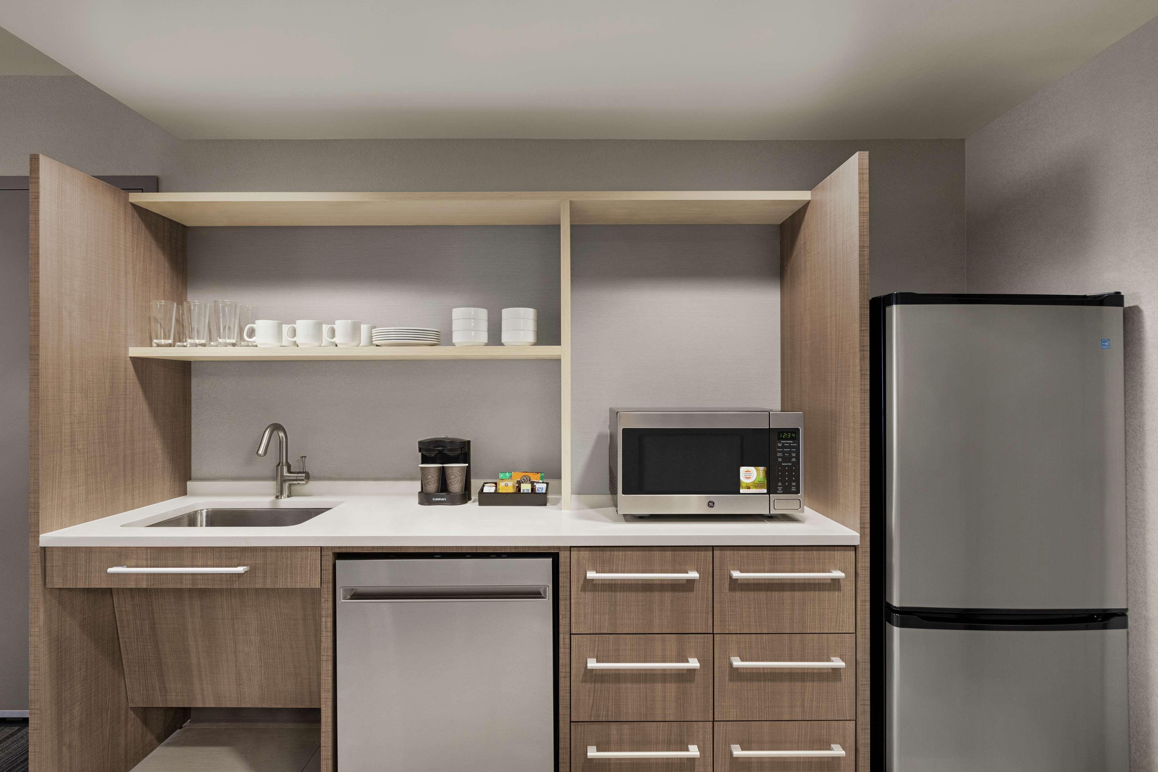 Studio Two Queen Beds