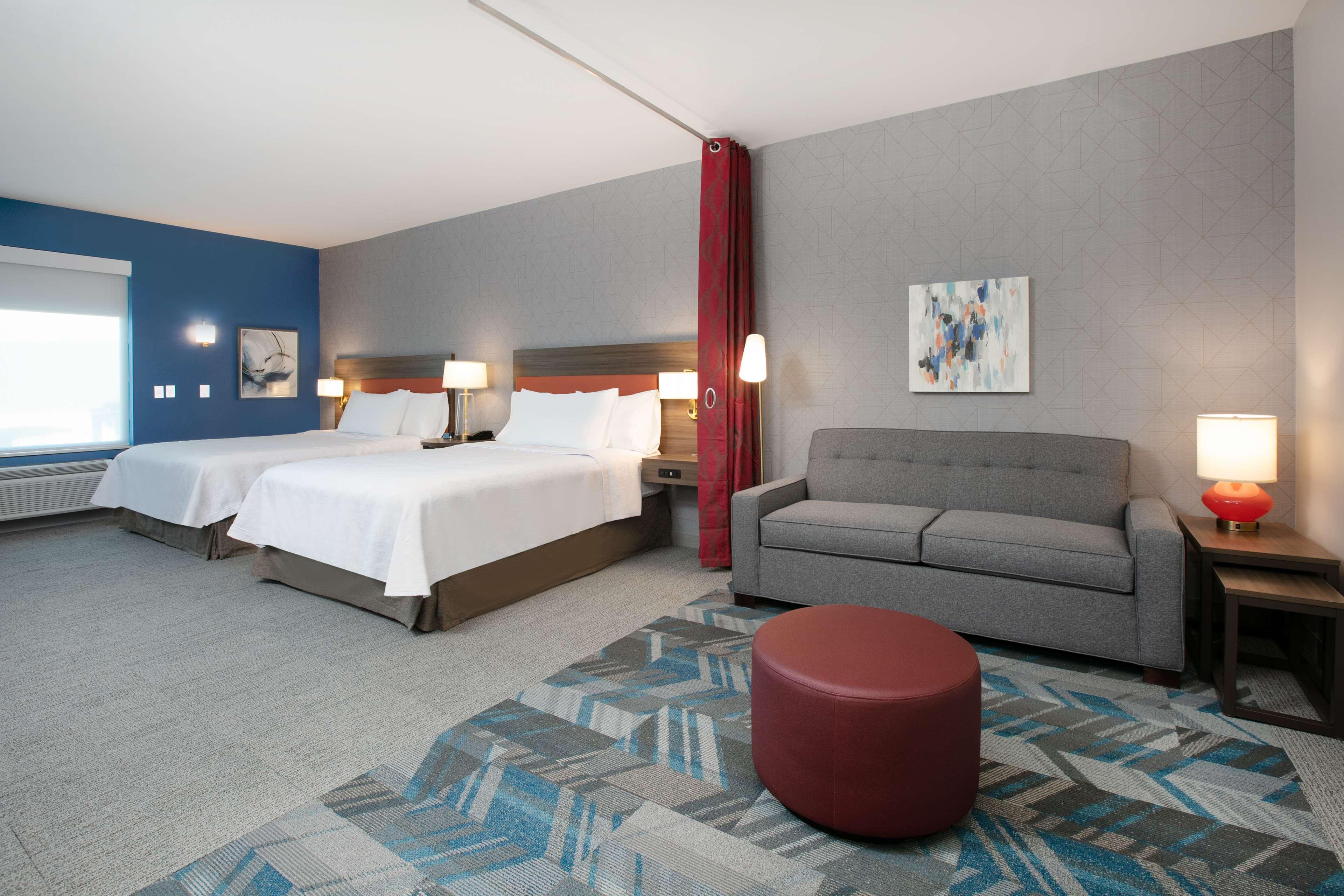 Studio Two Queen Beds