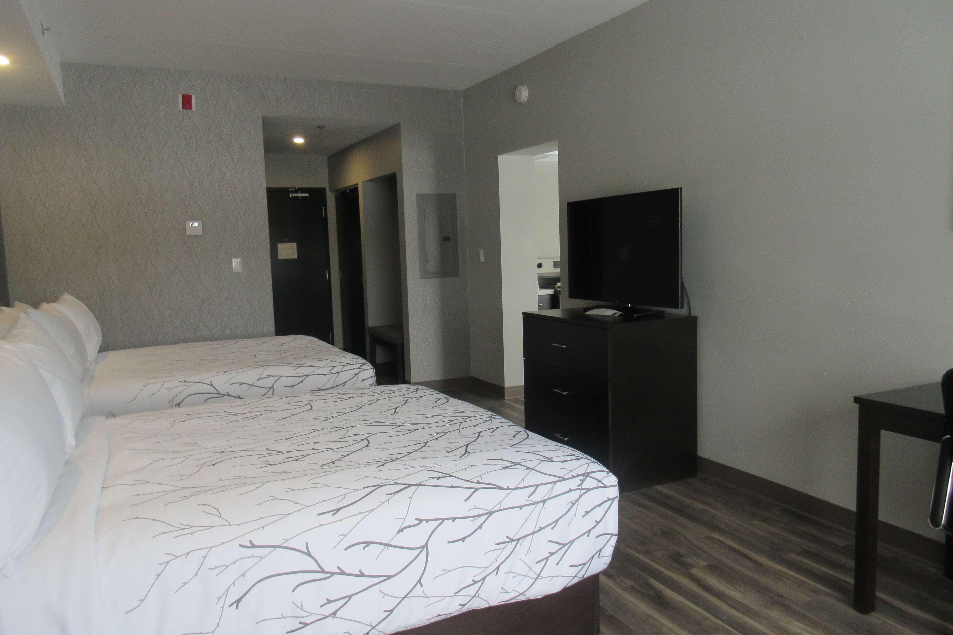 Suite Two Queen Beds Non Smoking