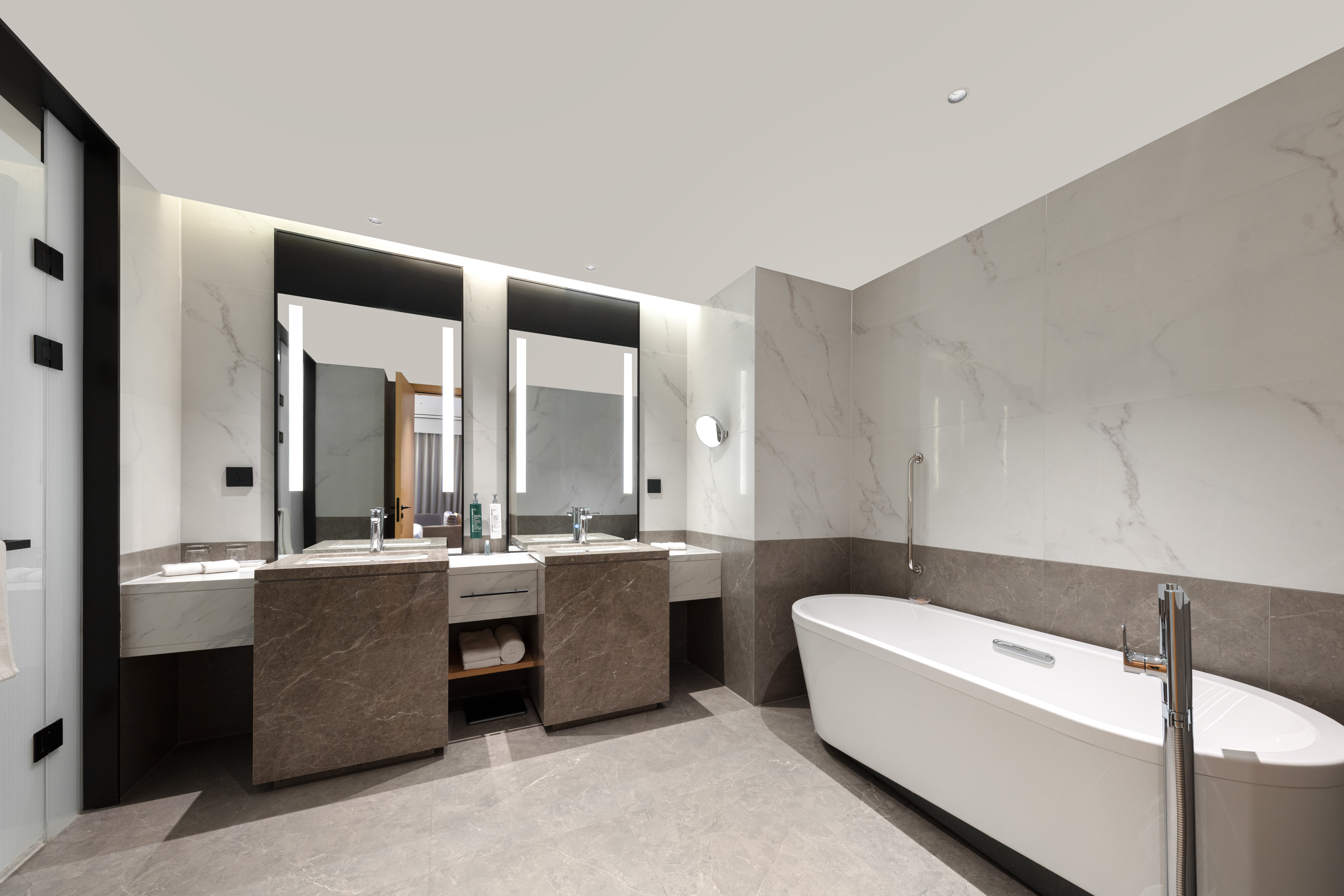 Suite Deluxe King Bed