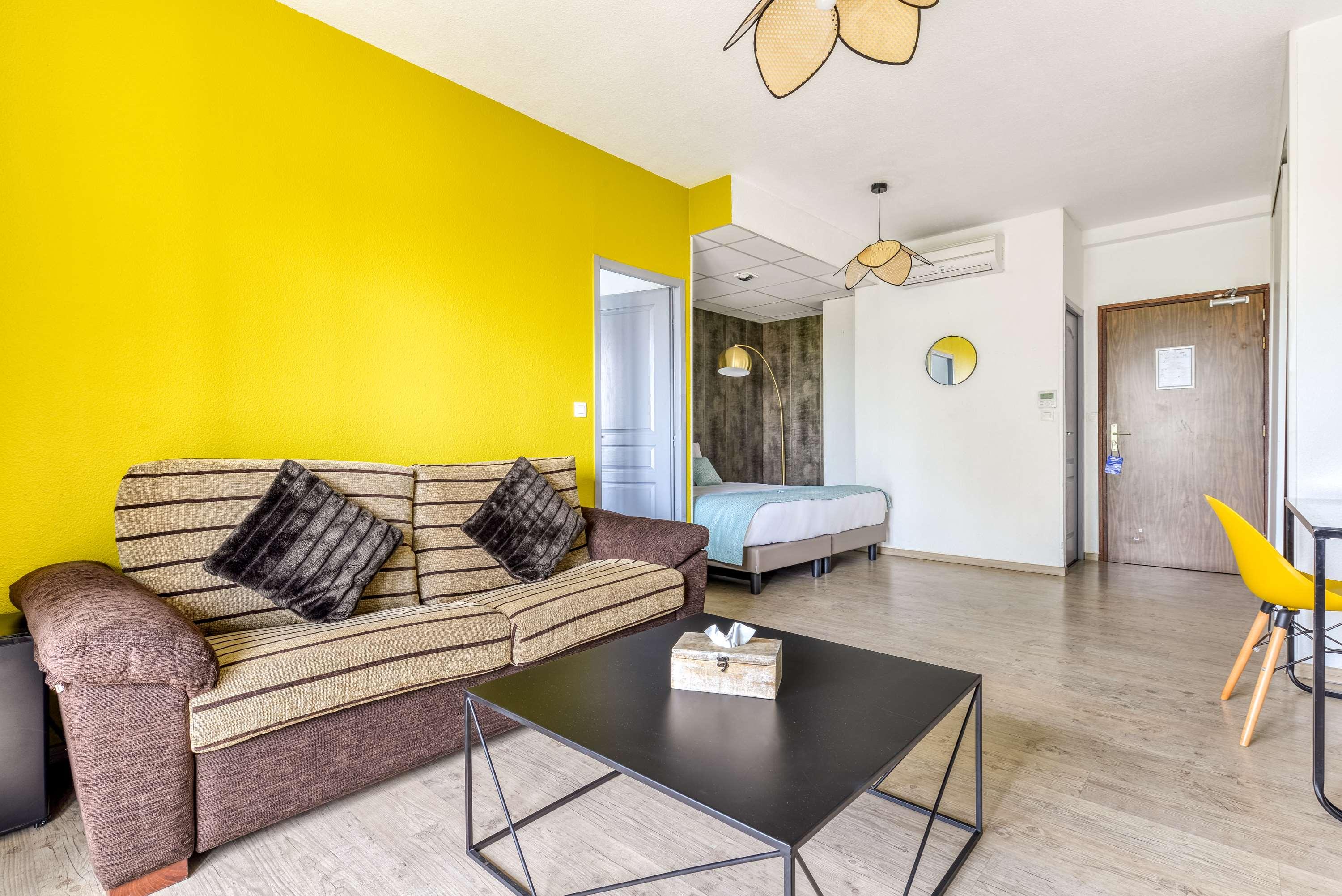 Family Room Capacity 5