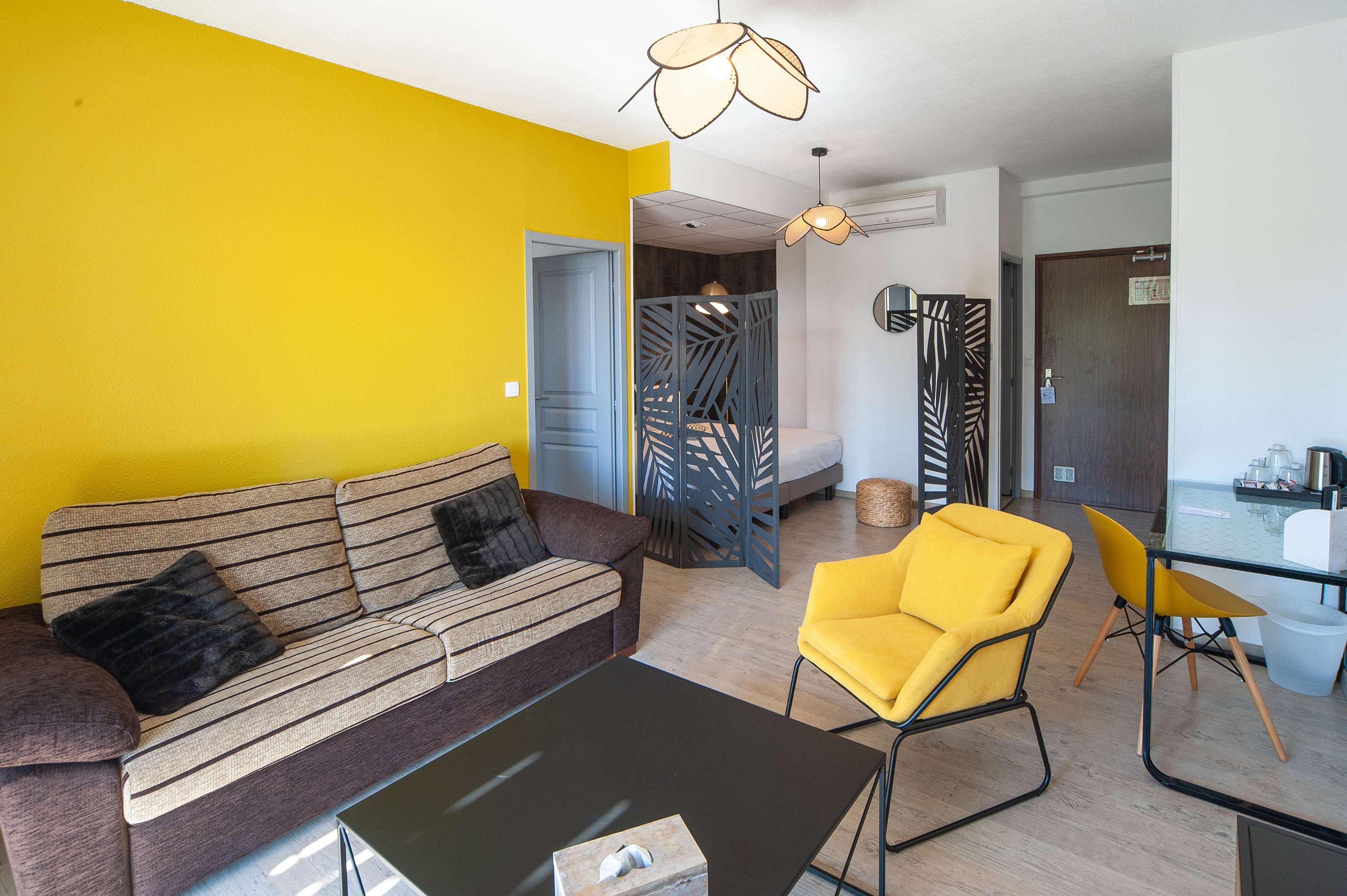 Family Room Capacity 5