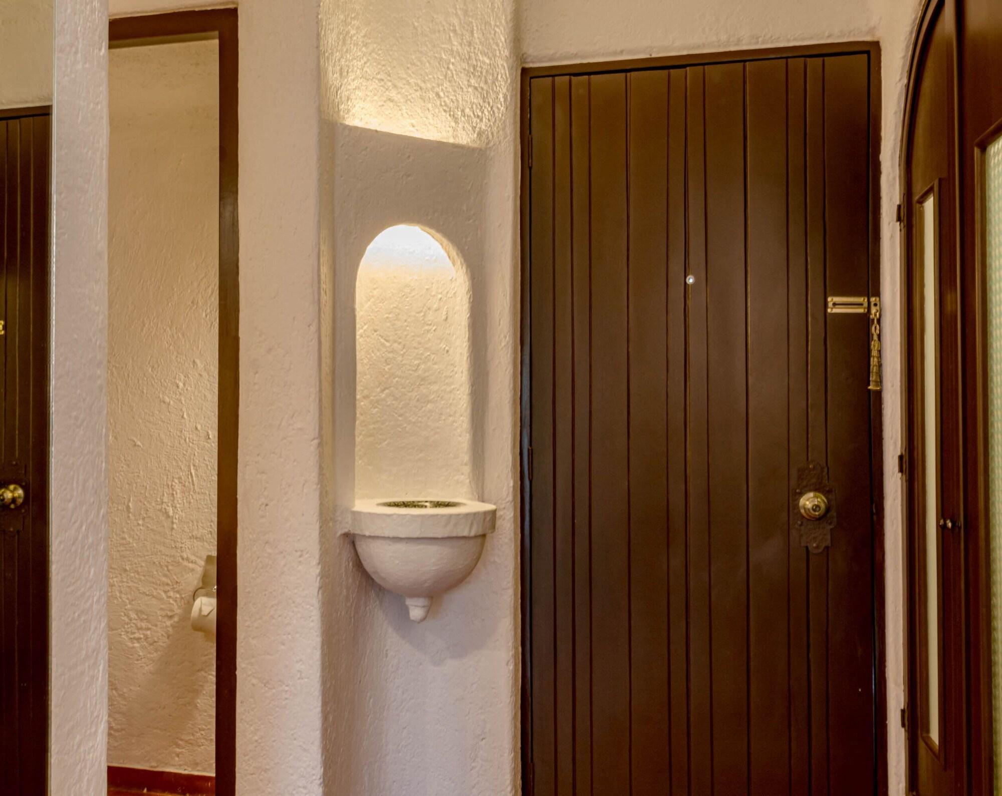 Family Room Queen Size Bed