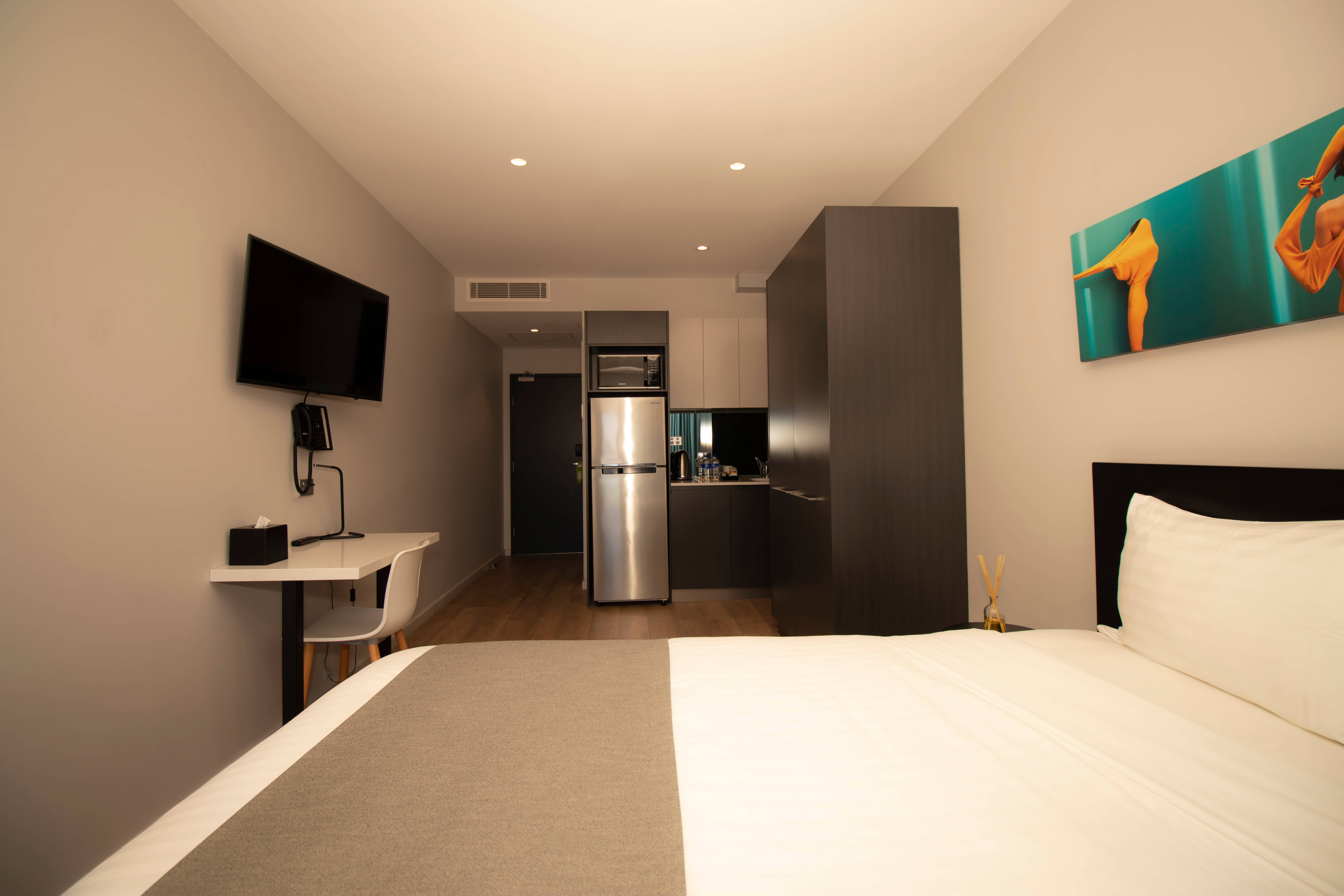 Studio Deluxe Queen Bed