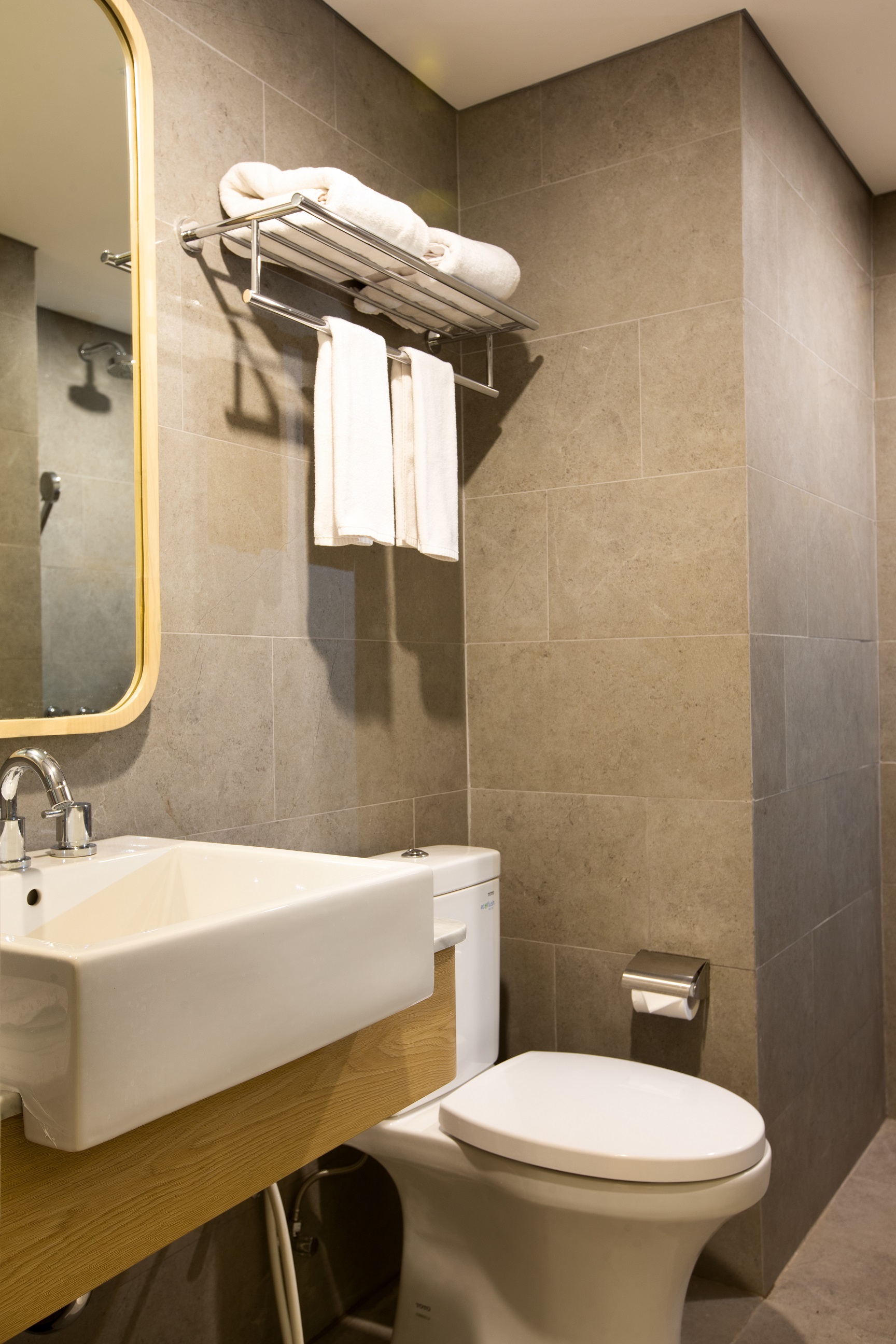 Twin Pool View King Bed