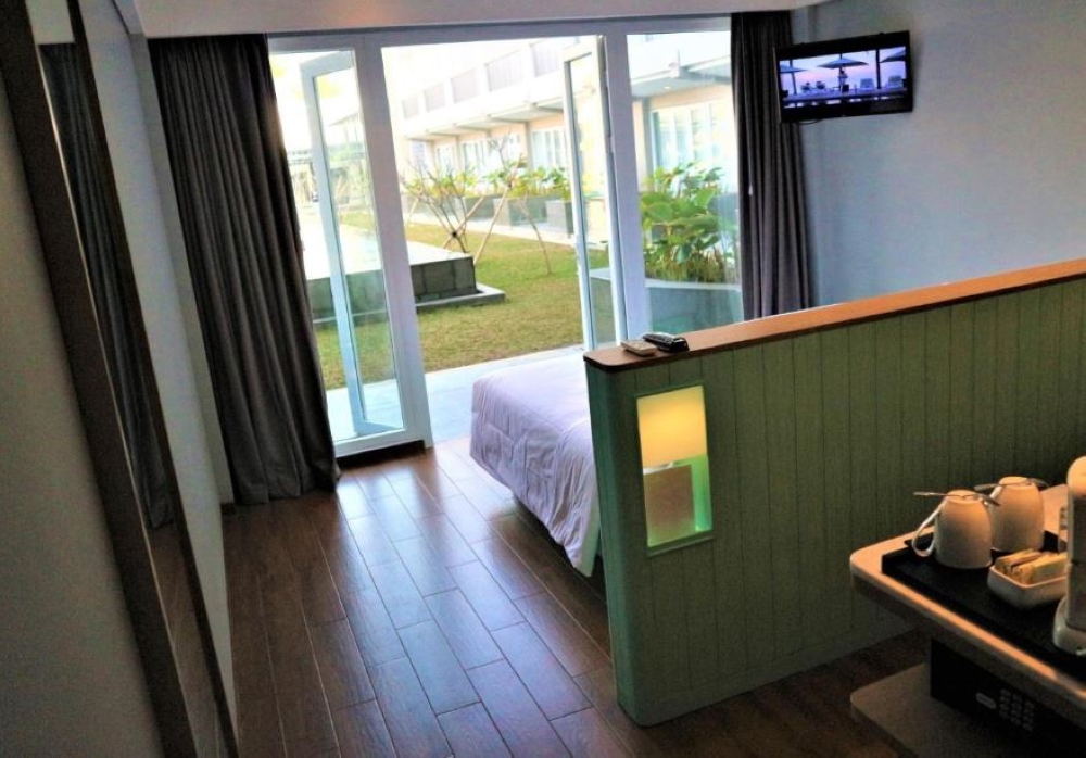 Room Pool View King Bed