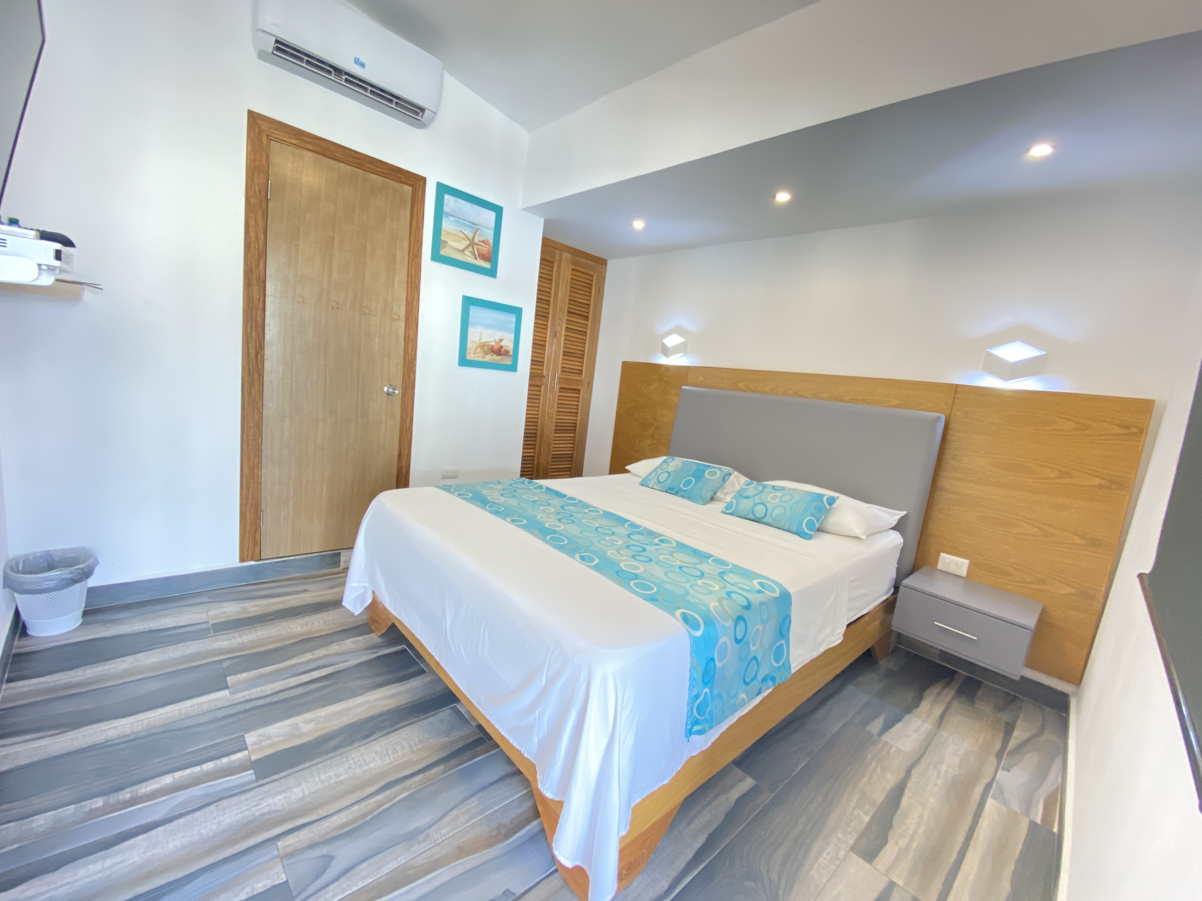 Double Deluxe One Bed