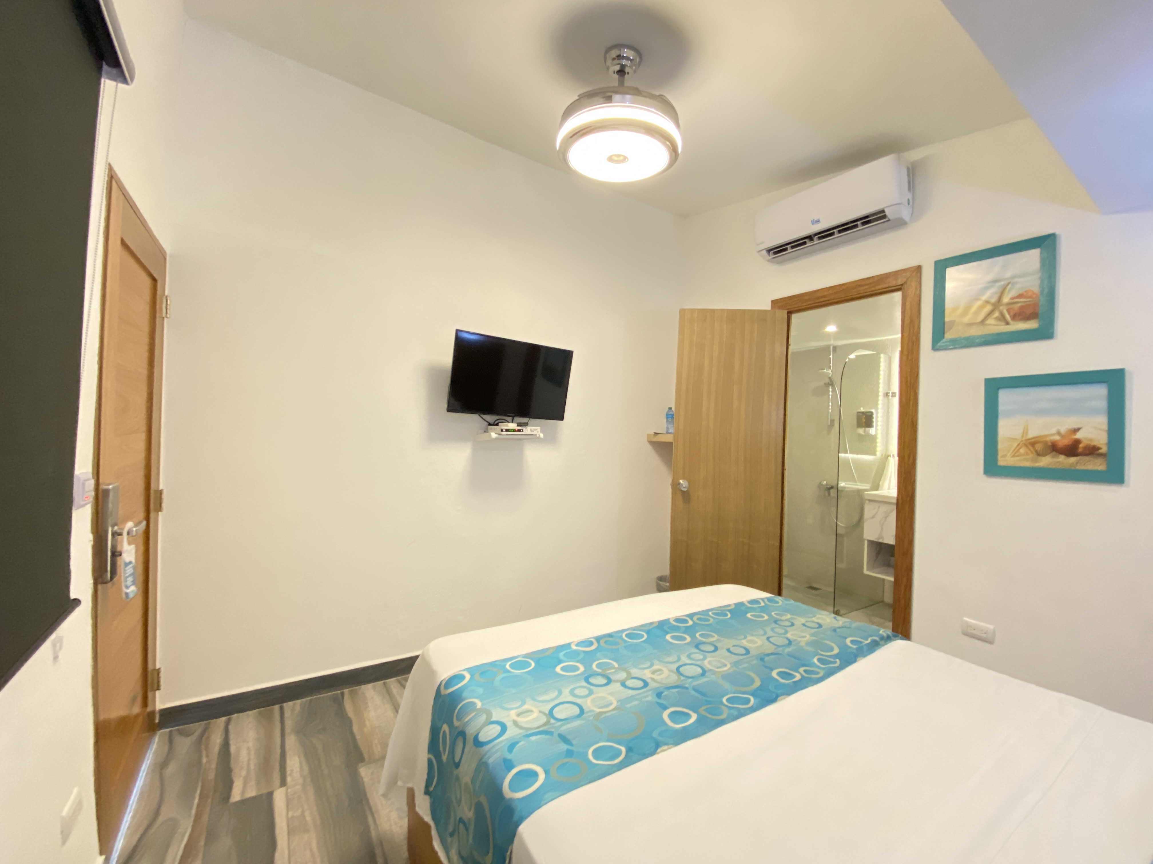 Double Deluxe One Bed