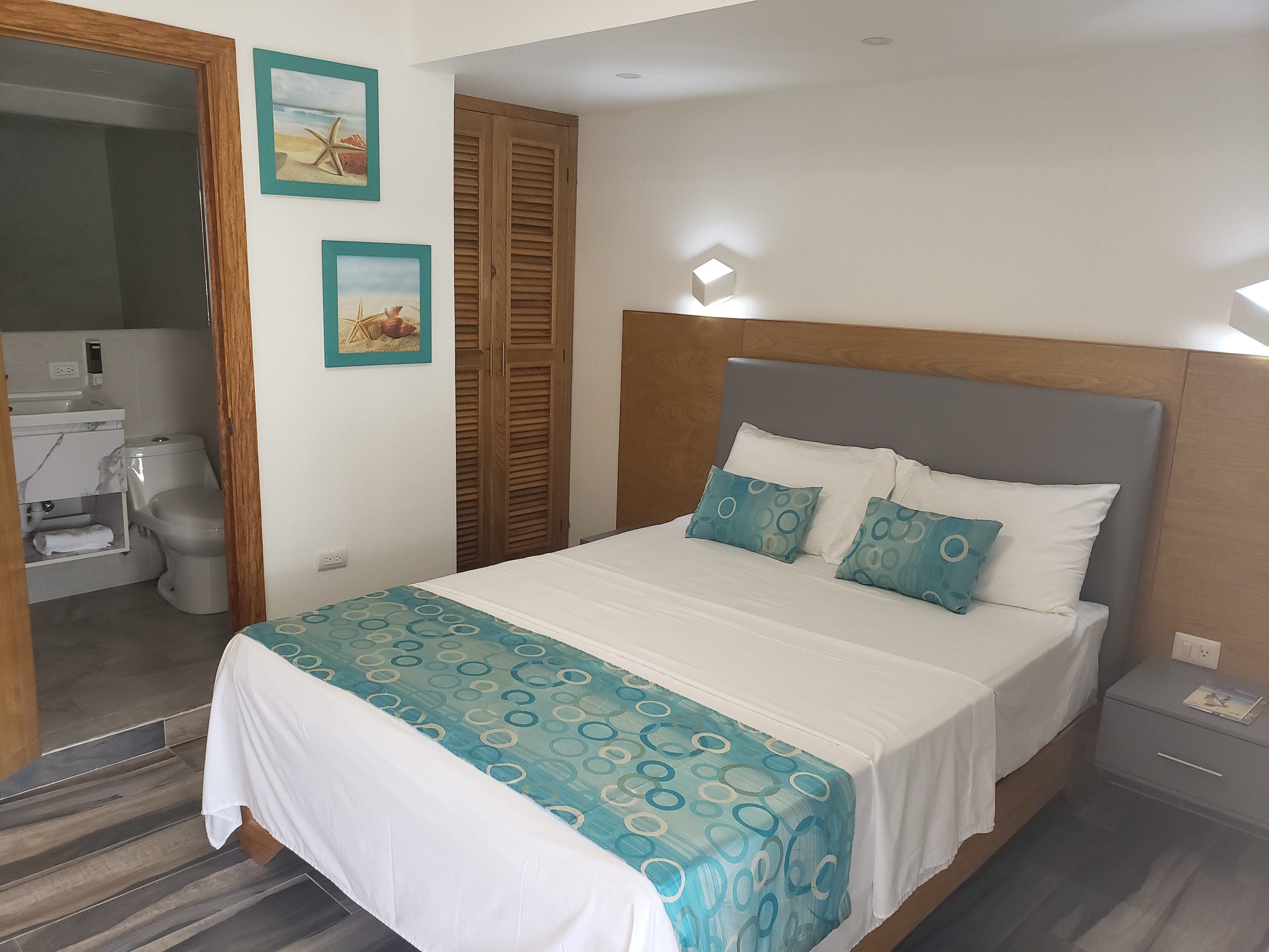 Double Deluxe One Bed