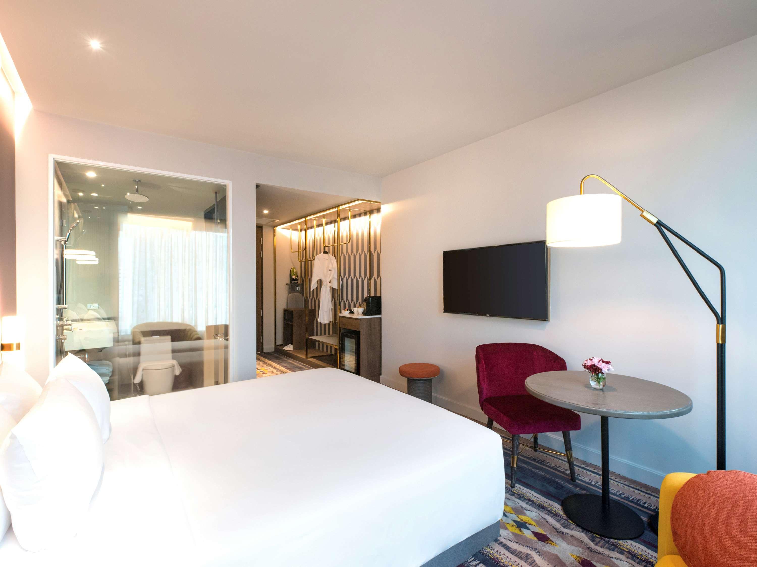 Double Deluxe City View King Bed