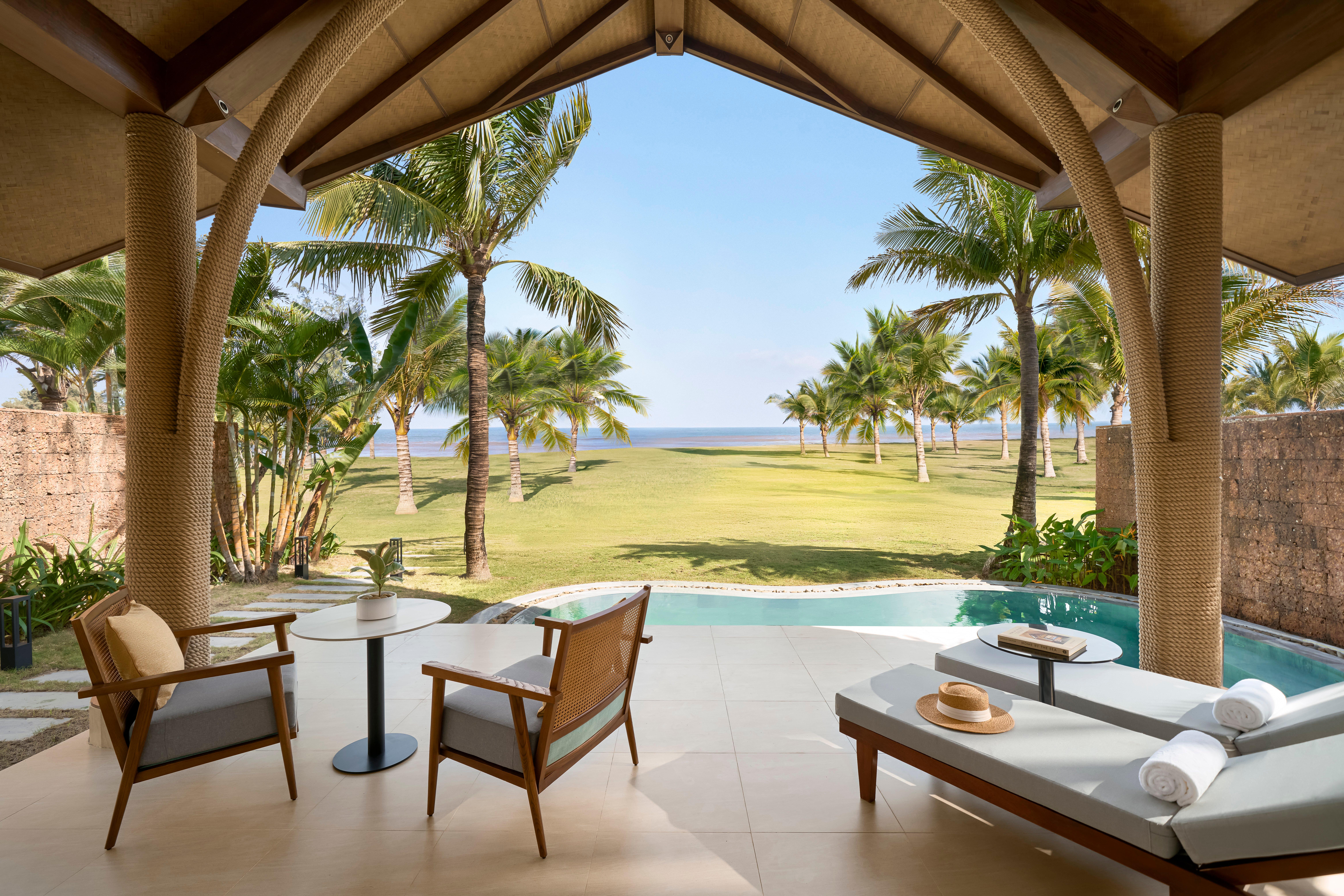 Villa Beach Front with Private Pool