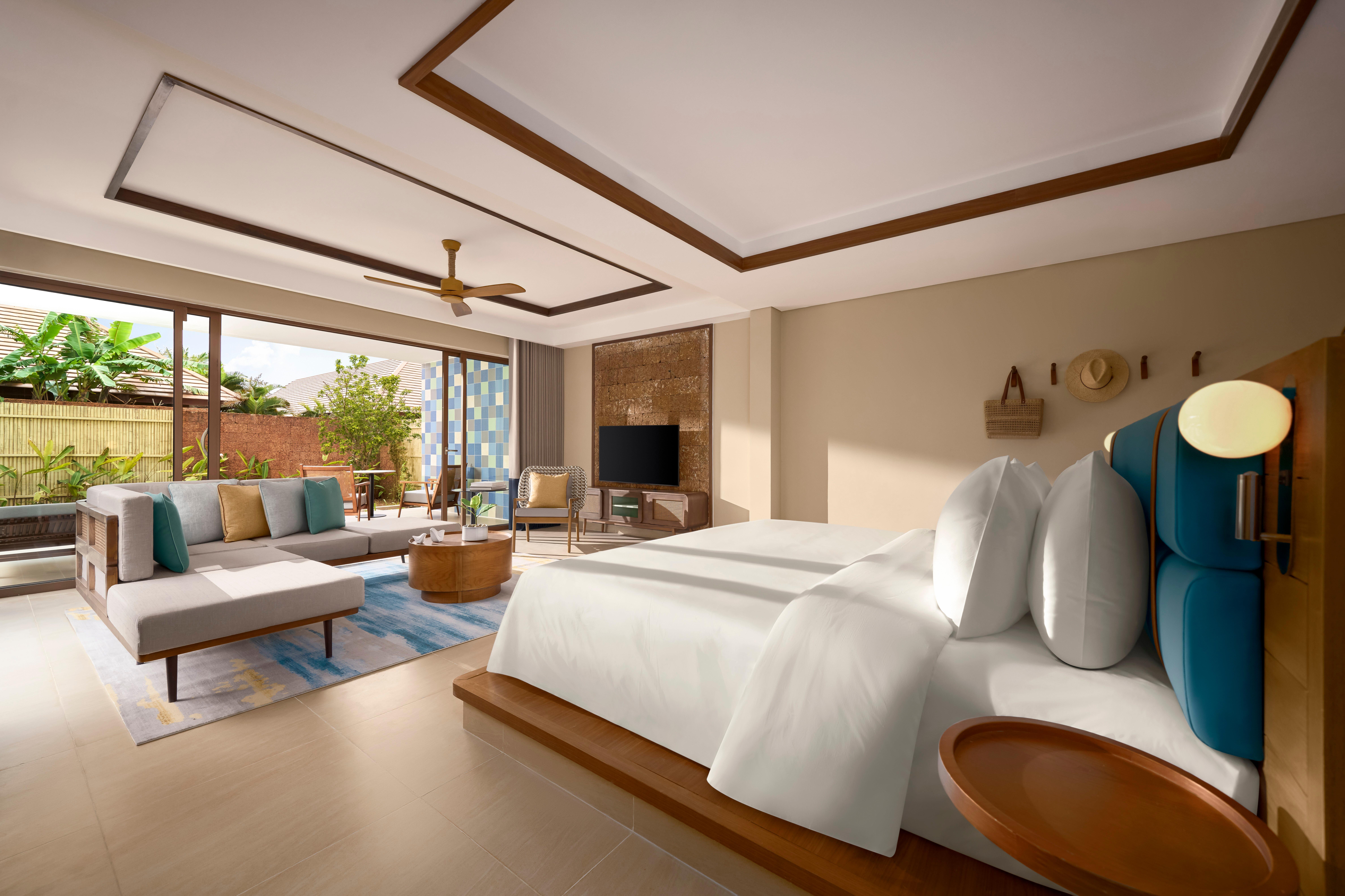 Suite Accessible King Size Bed