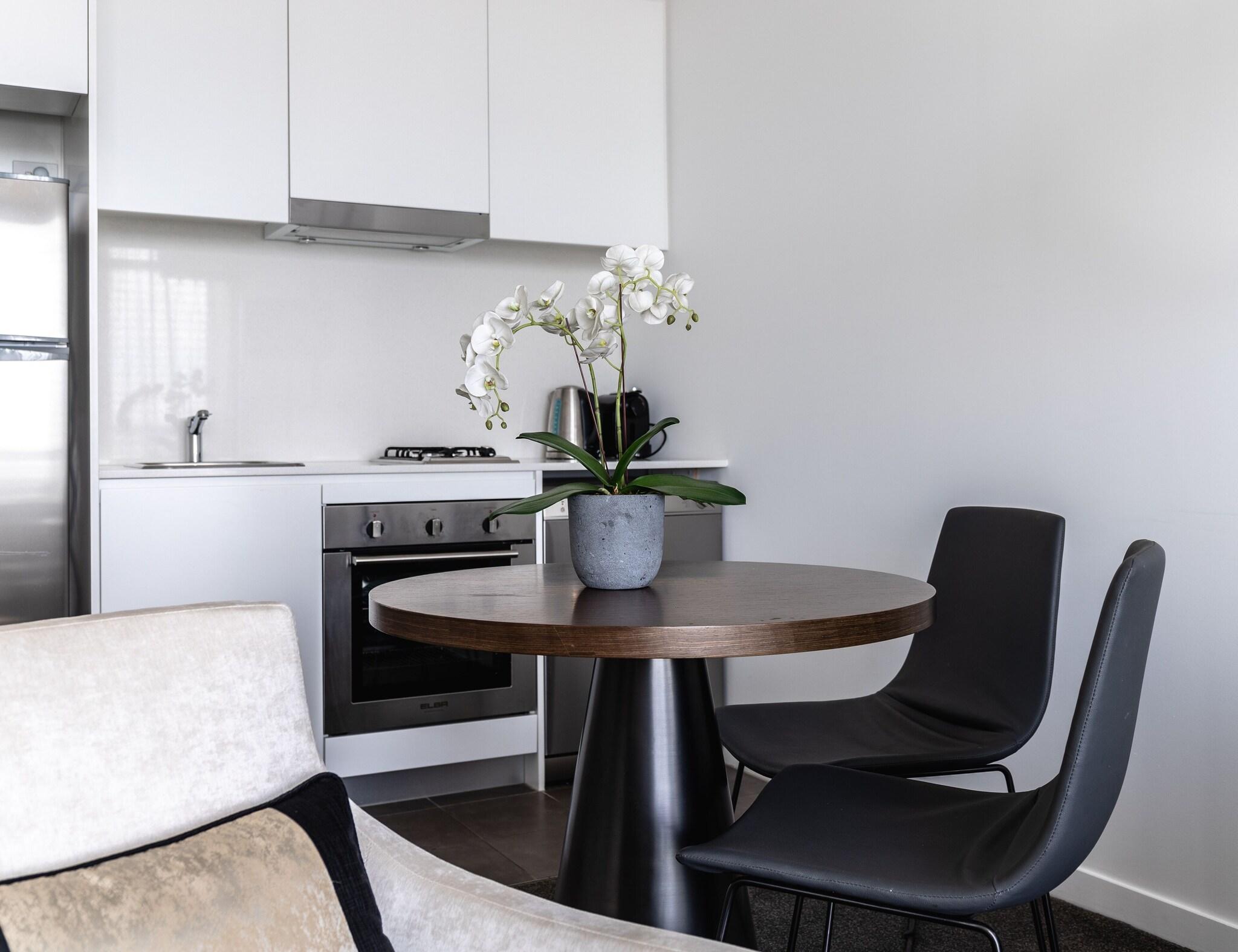 Studio Accessible King Size Bed