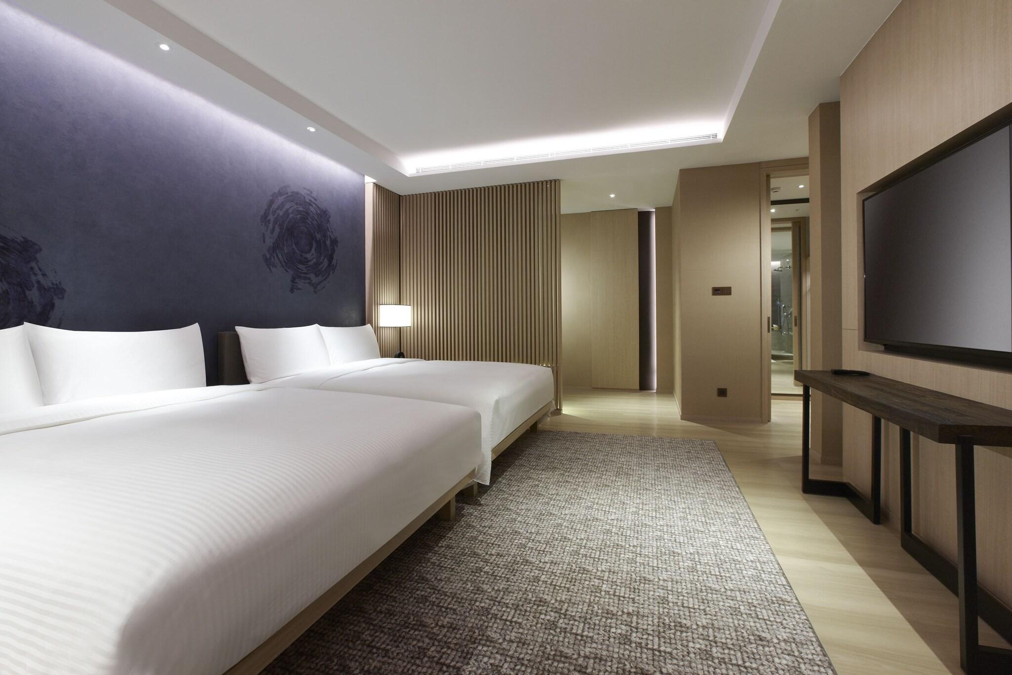 Family Room Two Queen Beds