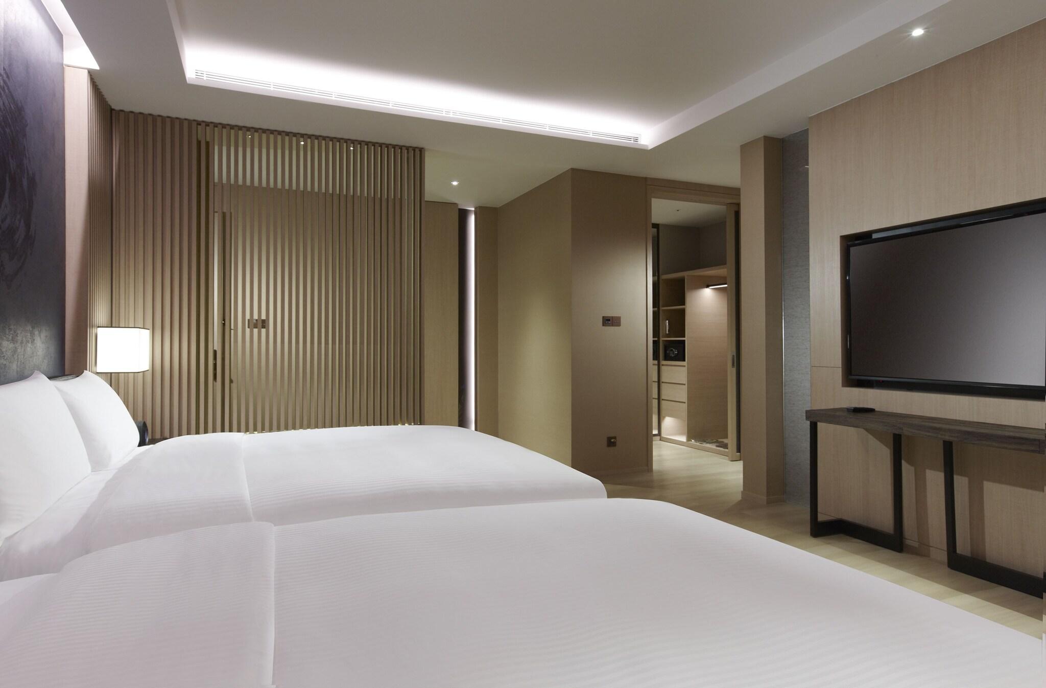 Family Room Two Queen Beds