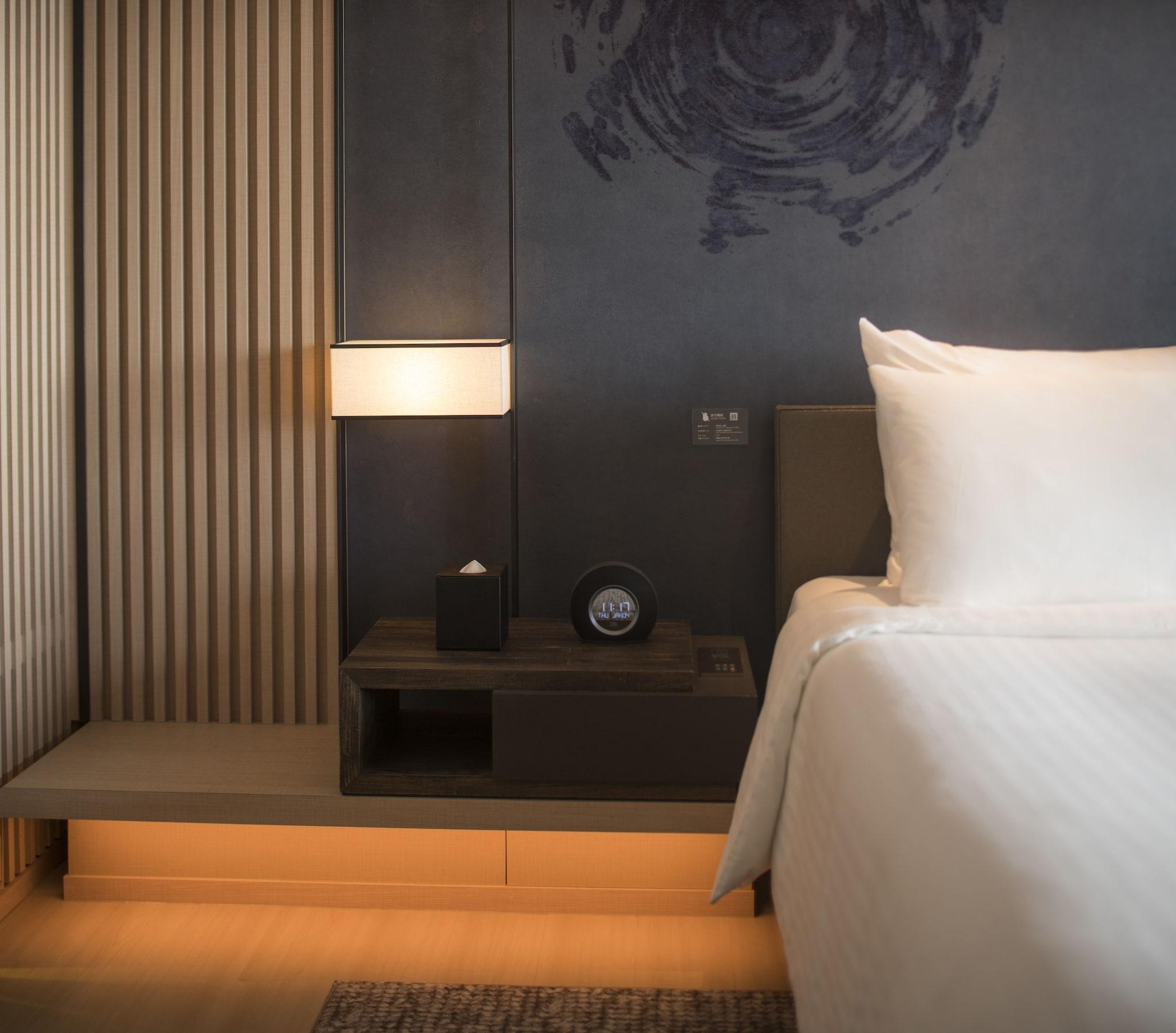 Double Deluxe King Bed