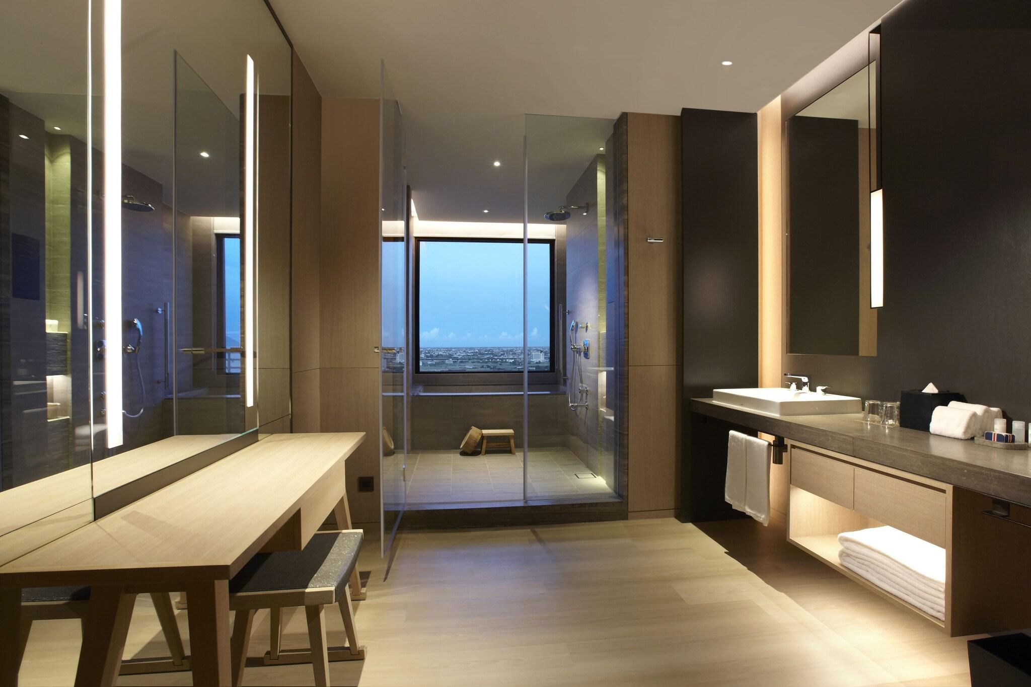 Double Deluxe King Bed