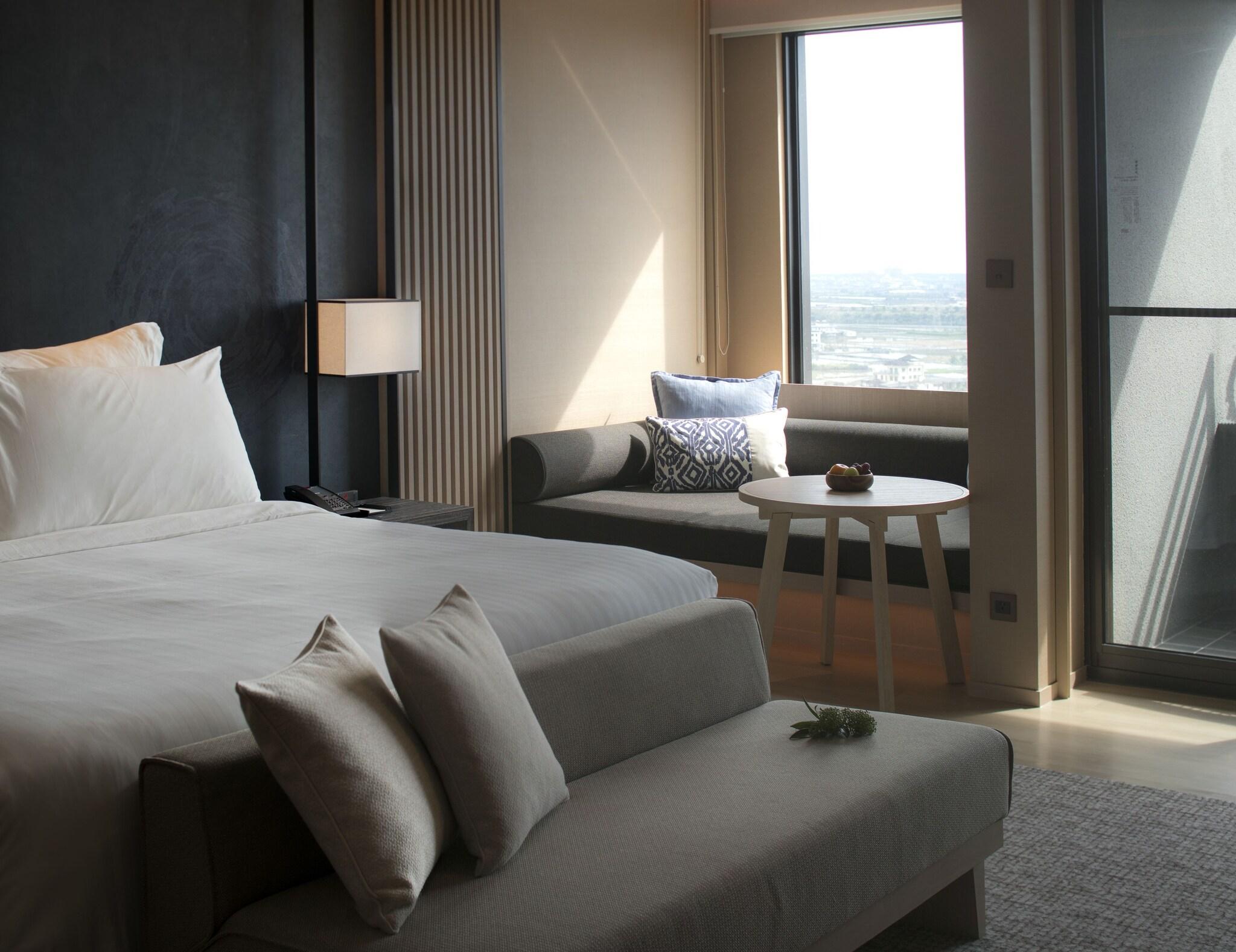 Double Deluxe King Bed