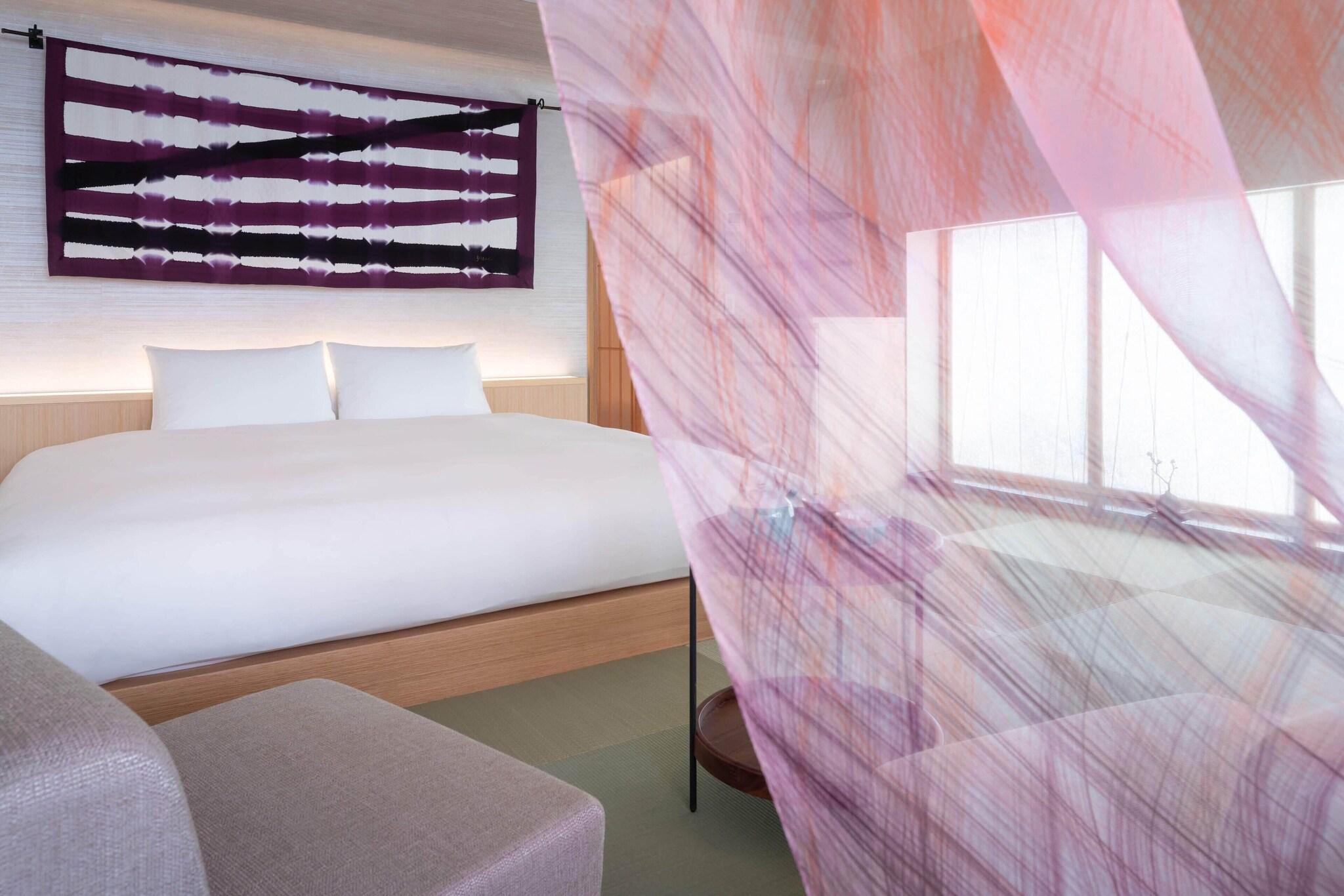 Double Deluxe King Bed