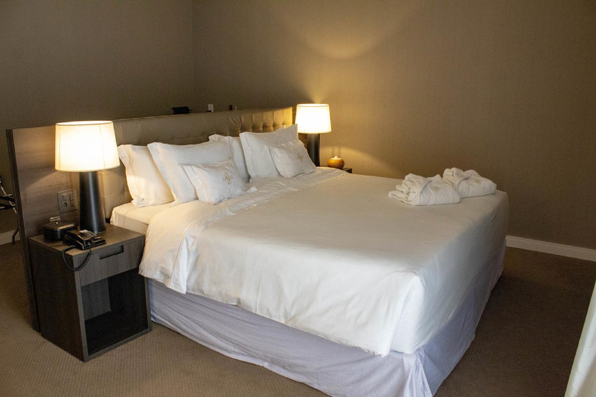 Single Deluxe King Bed