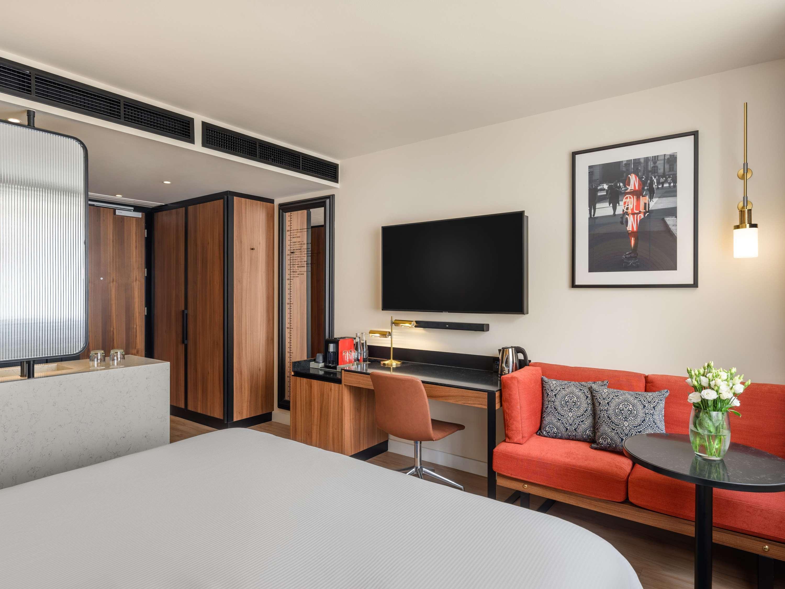 Double Deluxe King Bed