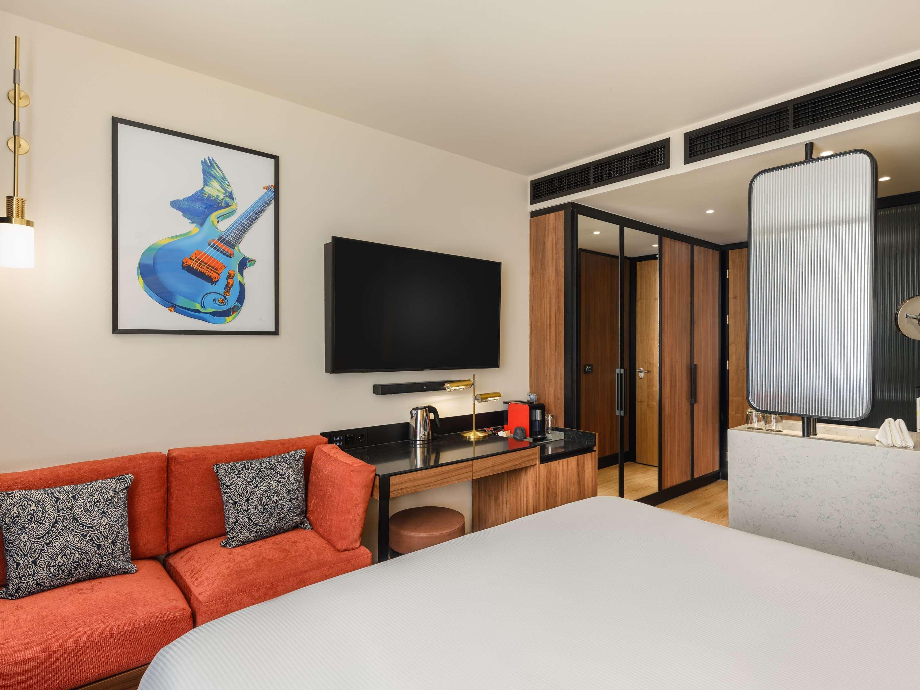 Double Deluxe King Bed