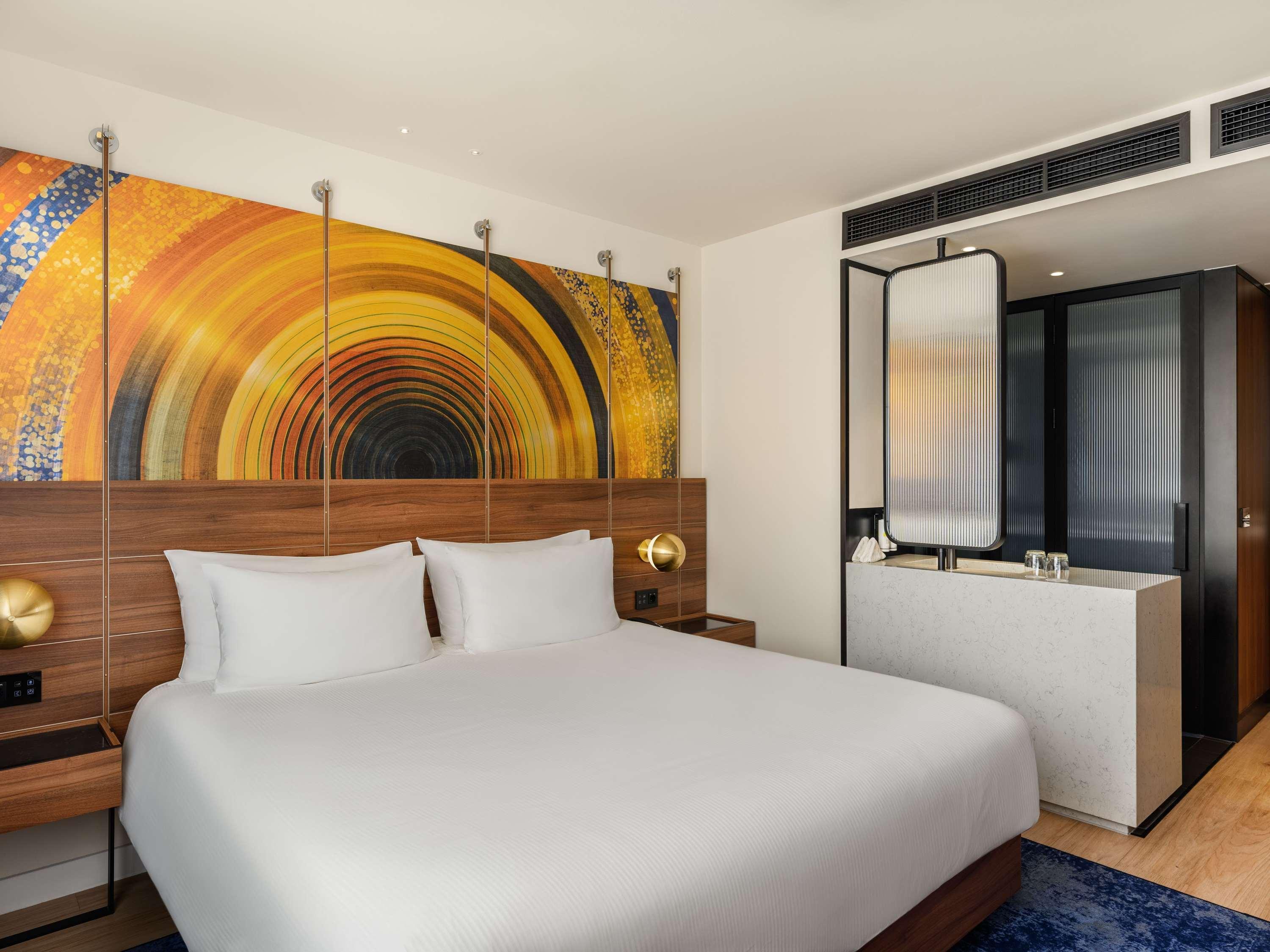 Double Deluxe King Bed