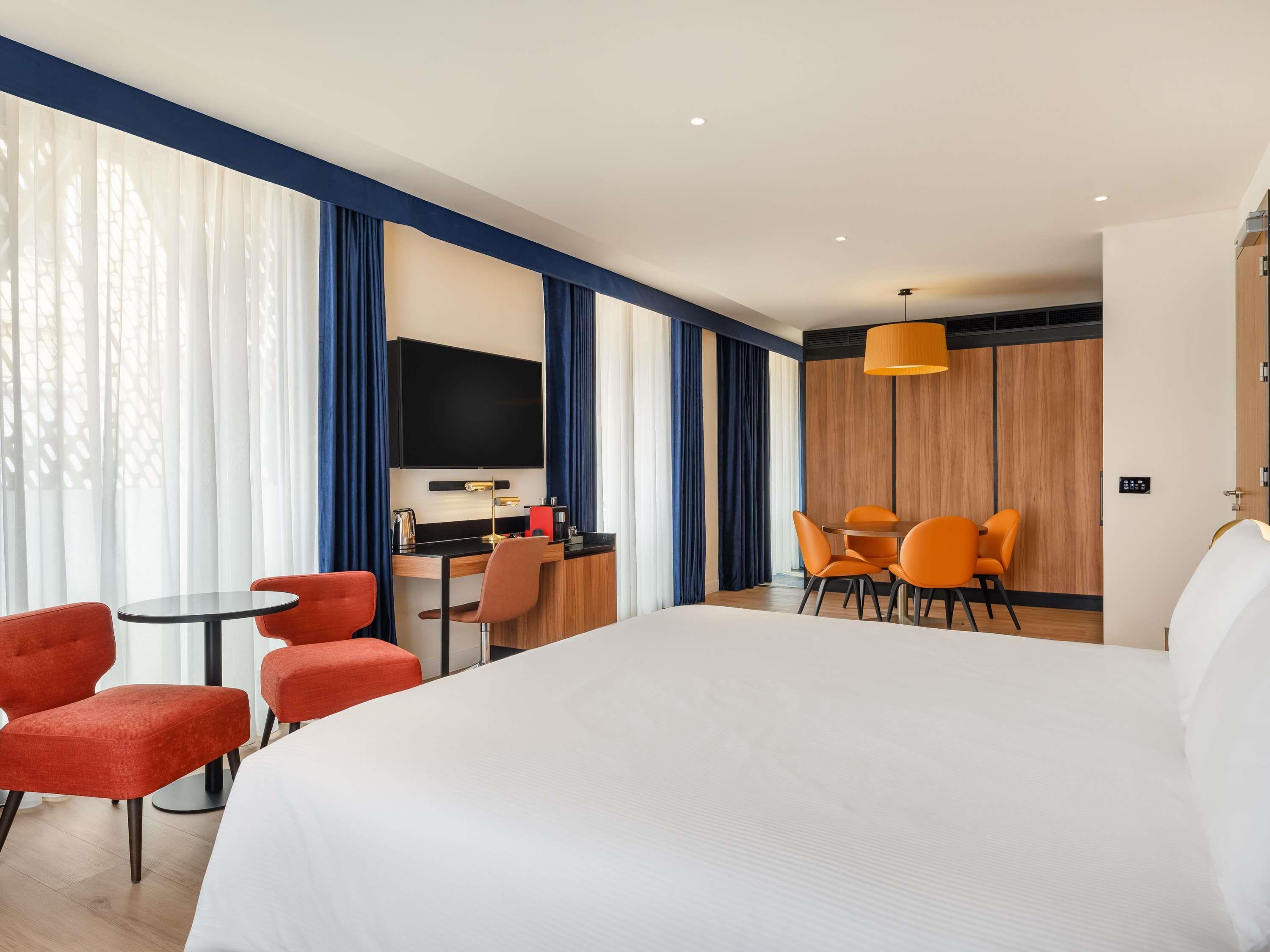 Junior Suite King Size Bed