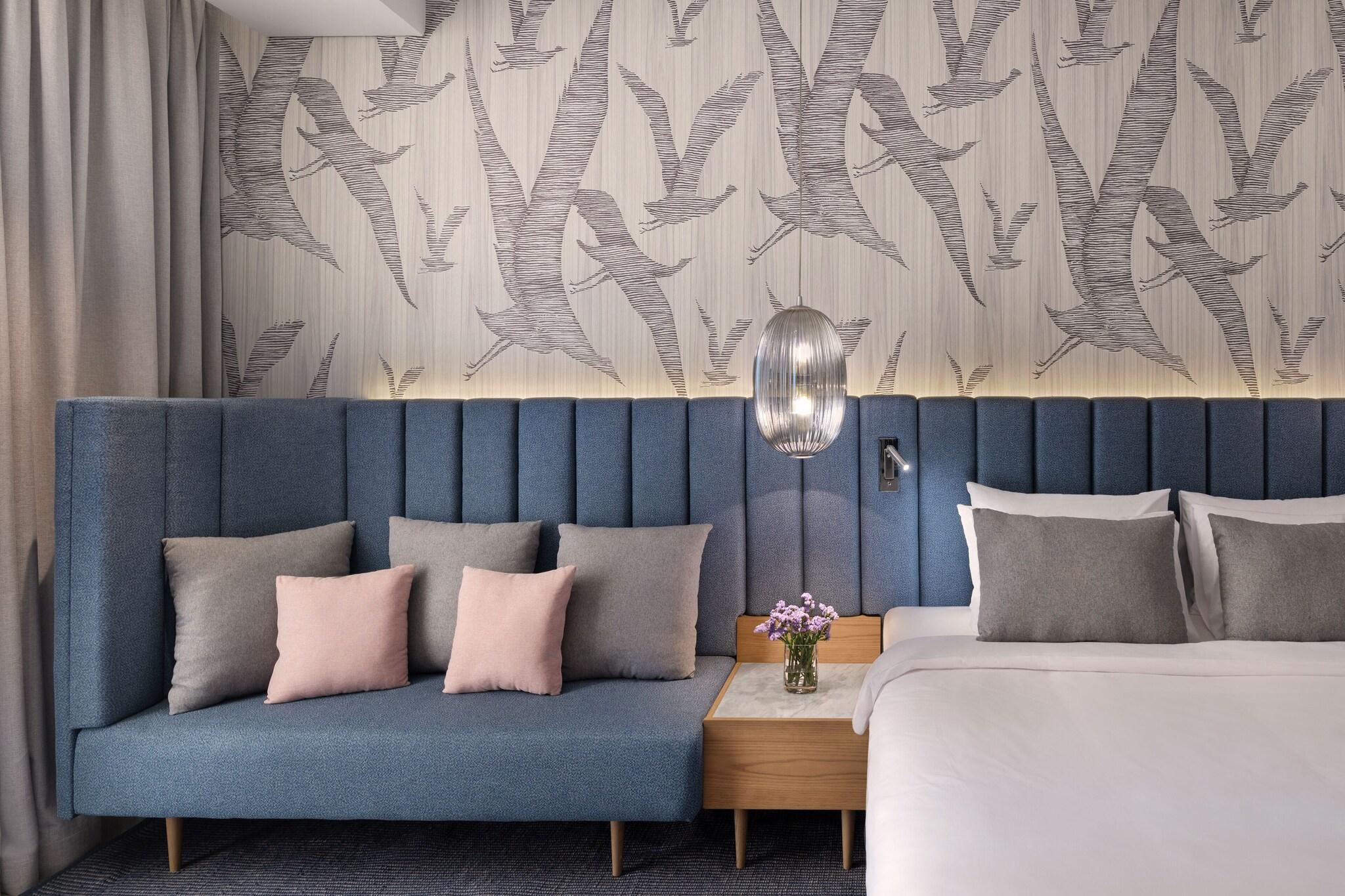 Double Deluxe Queen Bed