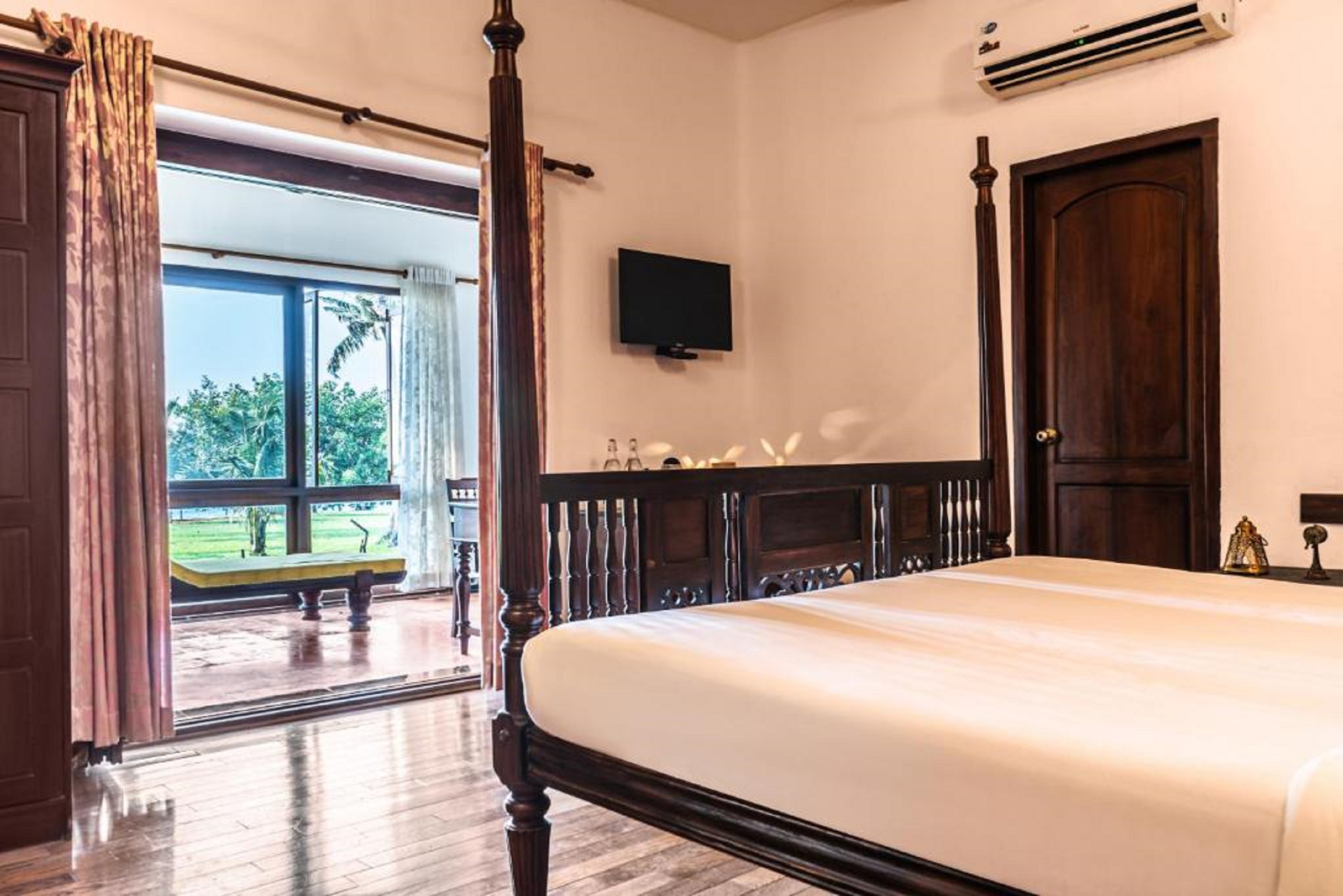 Double or Twin Classic One Bedroom