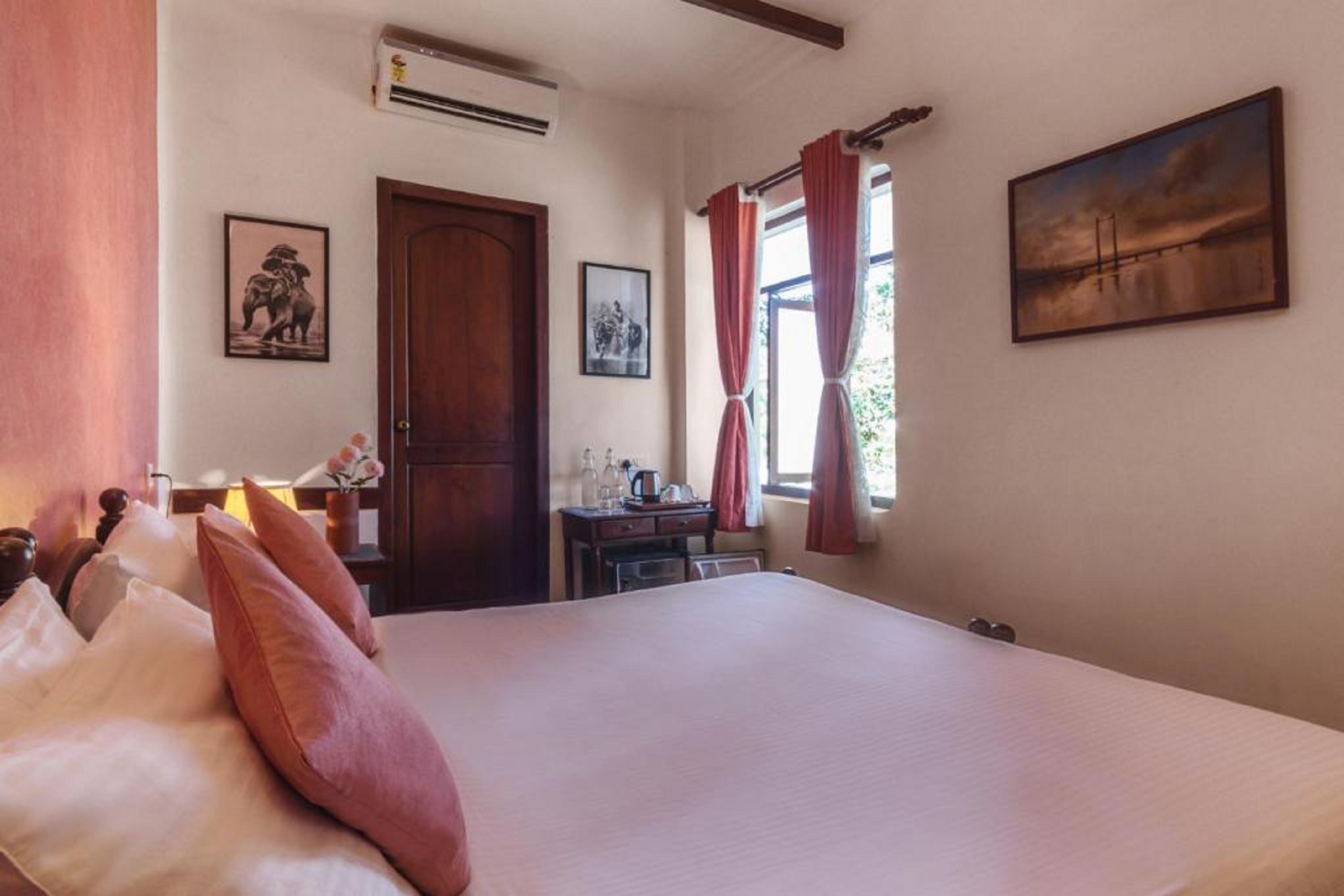 Double or Twin One Bedroom One Bathroom