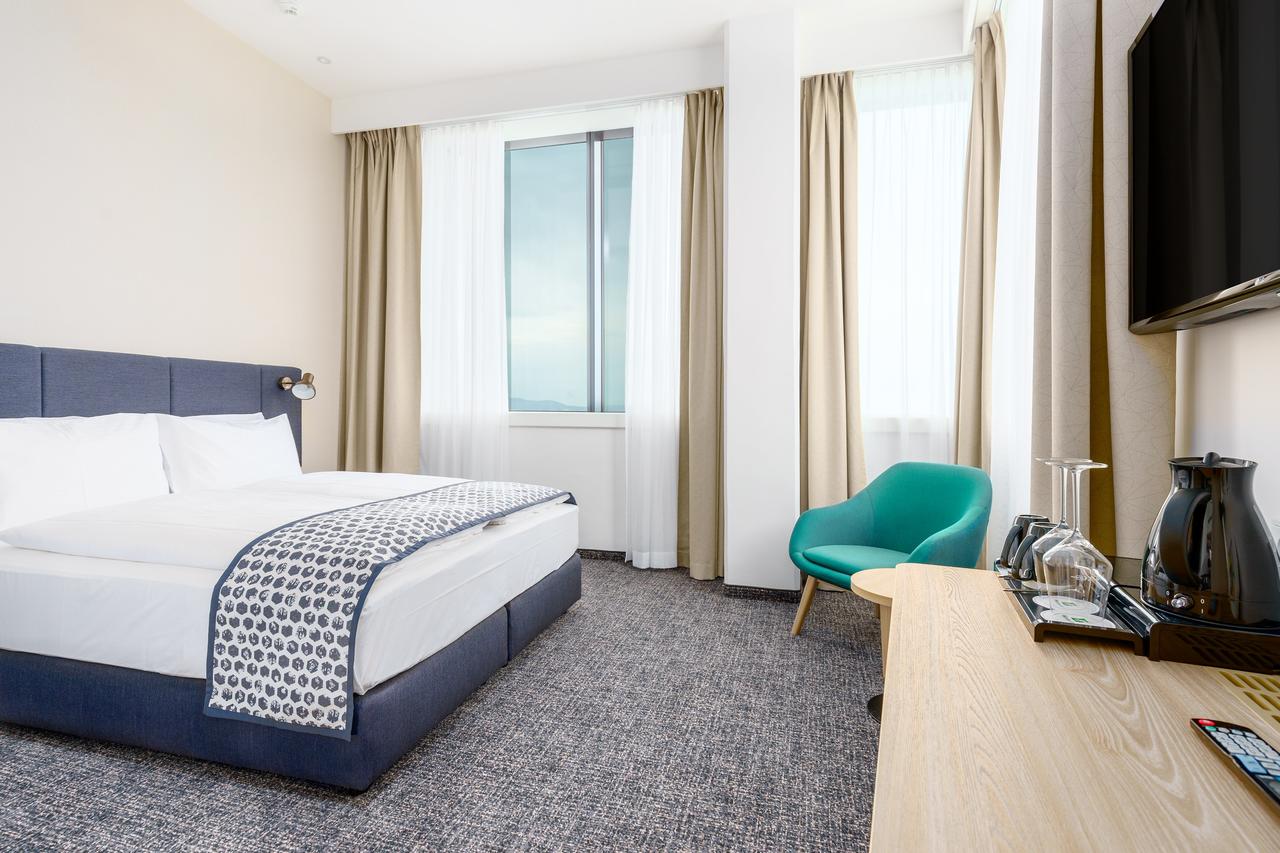 Room Queen Bed Non Smoking