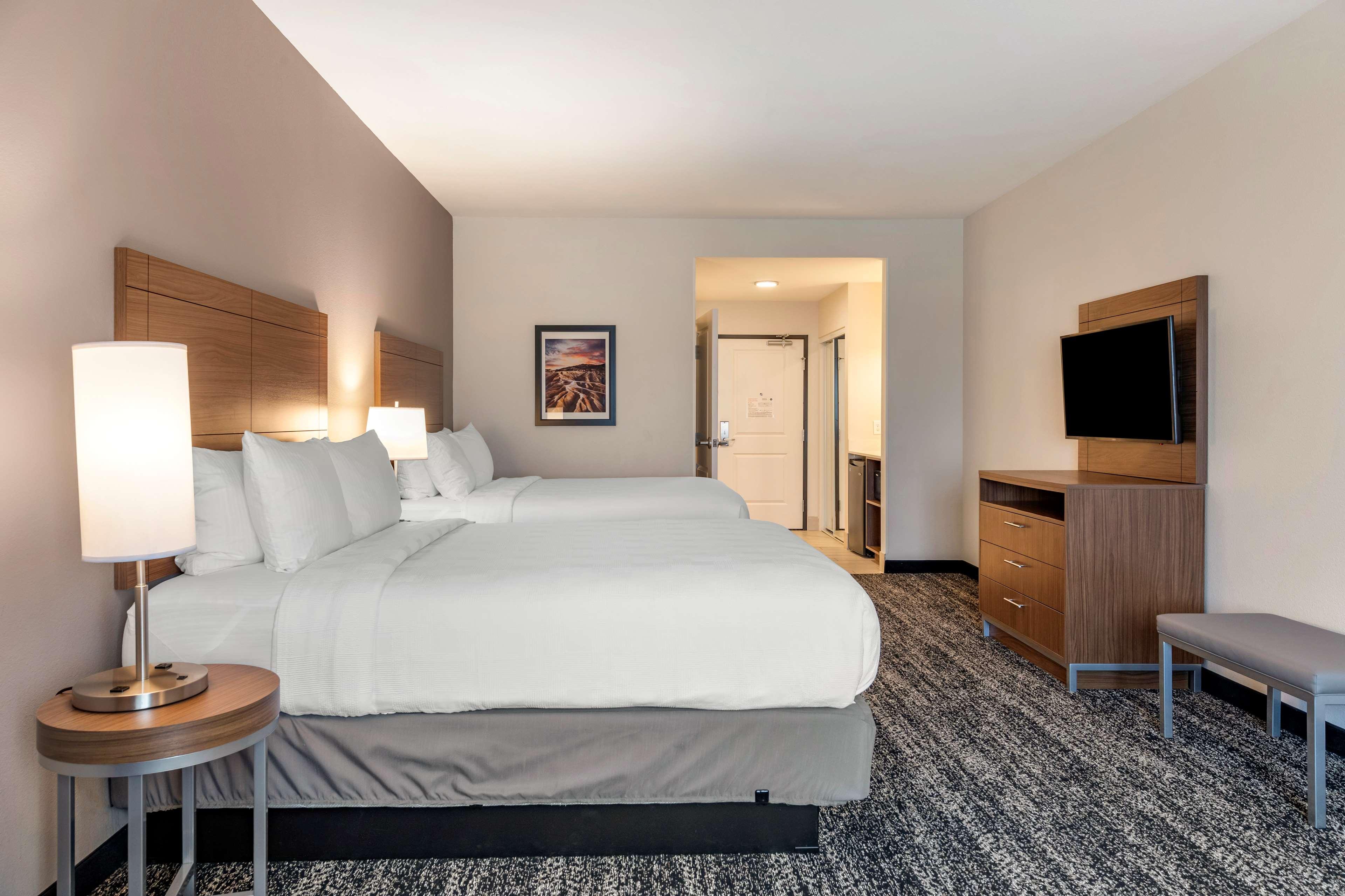 Suite Two Queen Beds Non Smoking