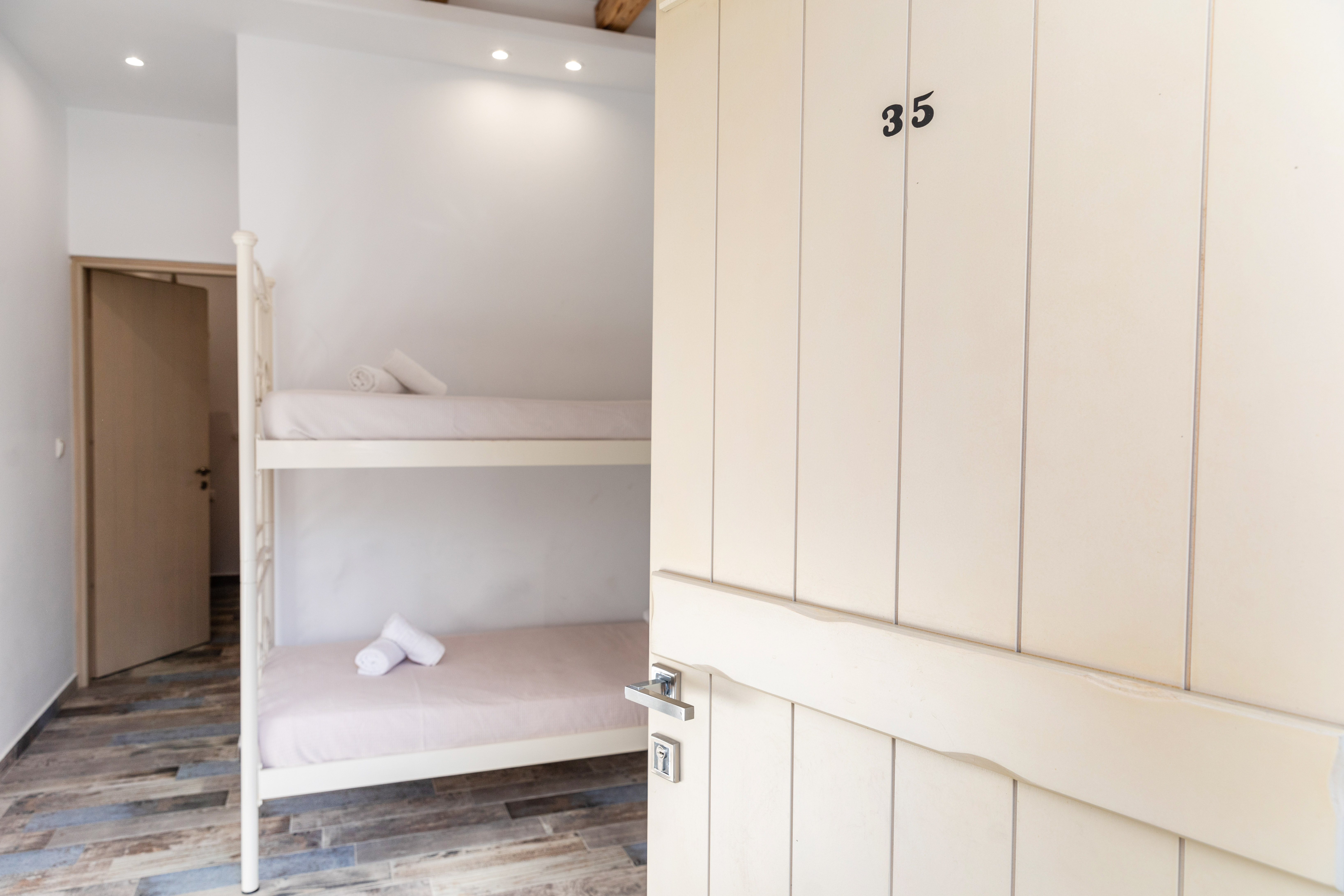 Apartment Capacity 4