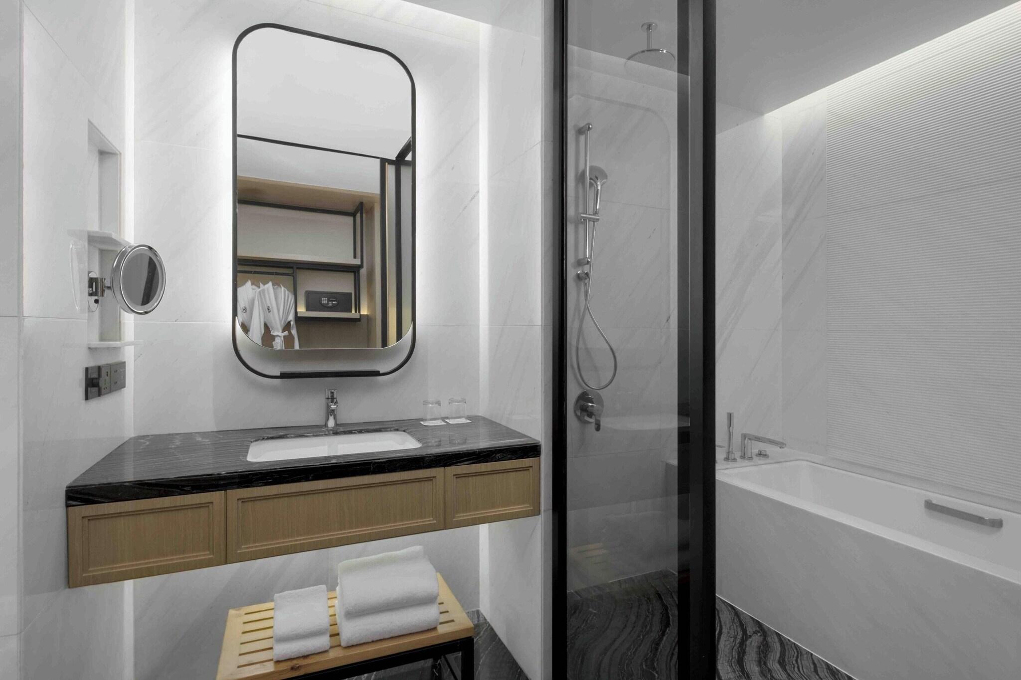 Double Club King Bed